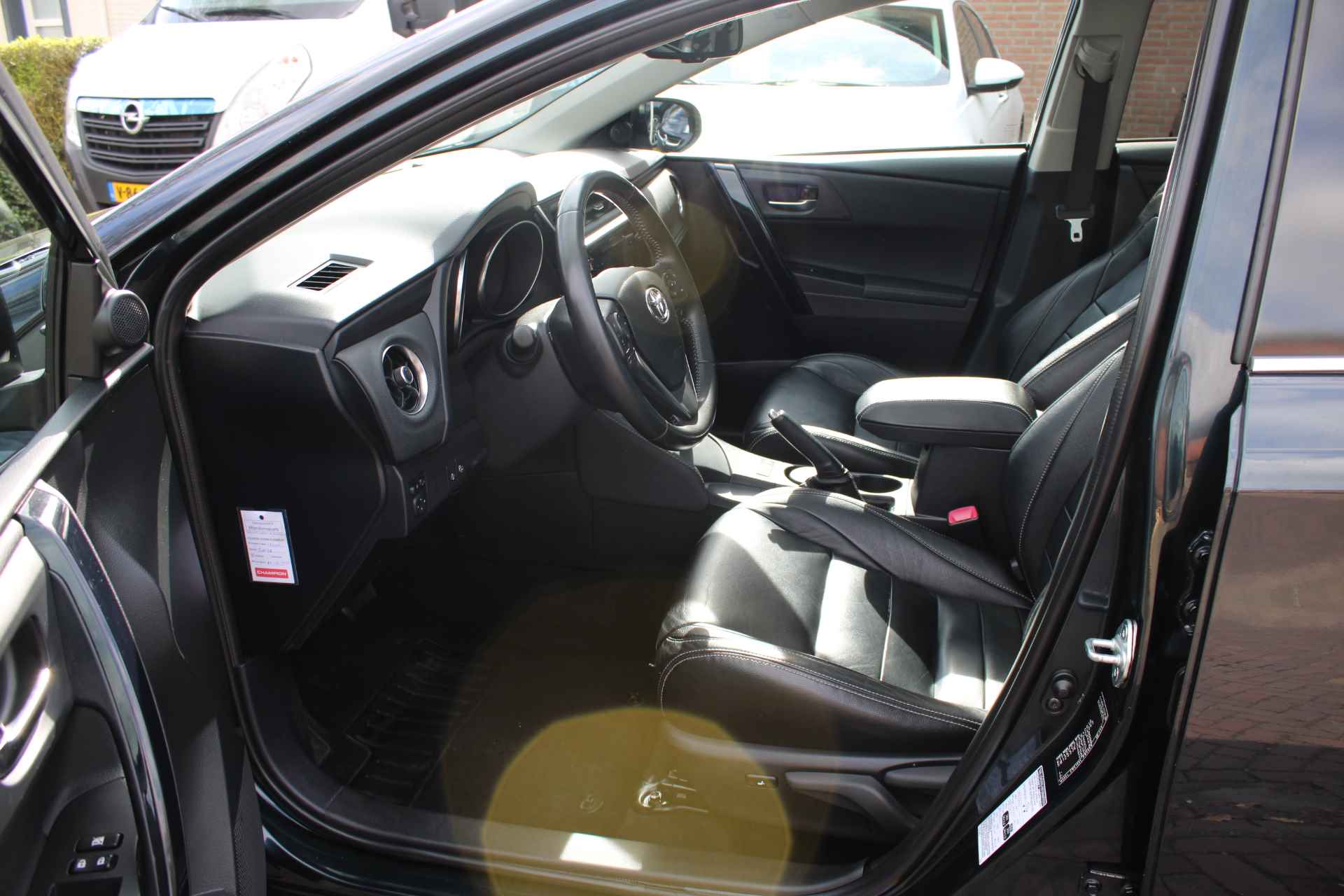 Toyota Auris 1.8 Hybrid 136PK Executive Automaat + 16/ Navi/ LED/ Panorama/ Camera/ NL auto - 12/46