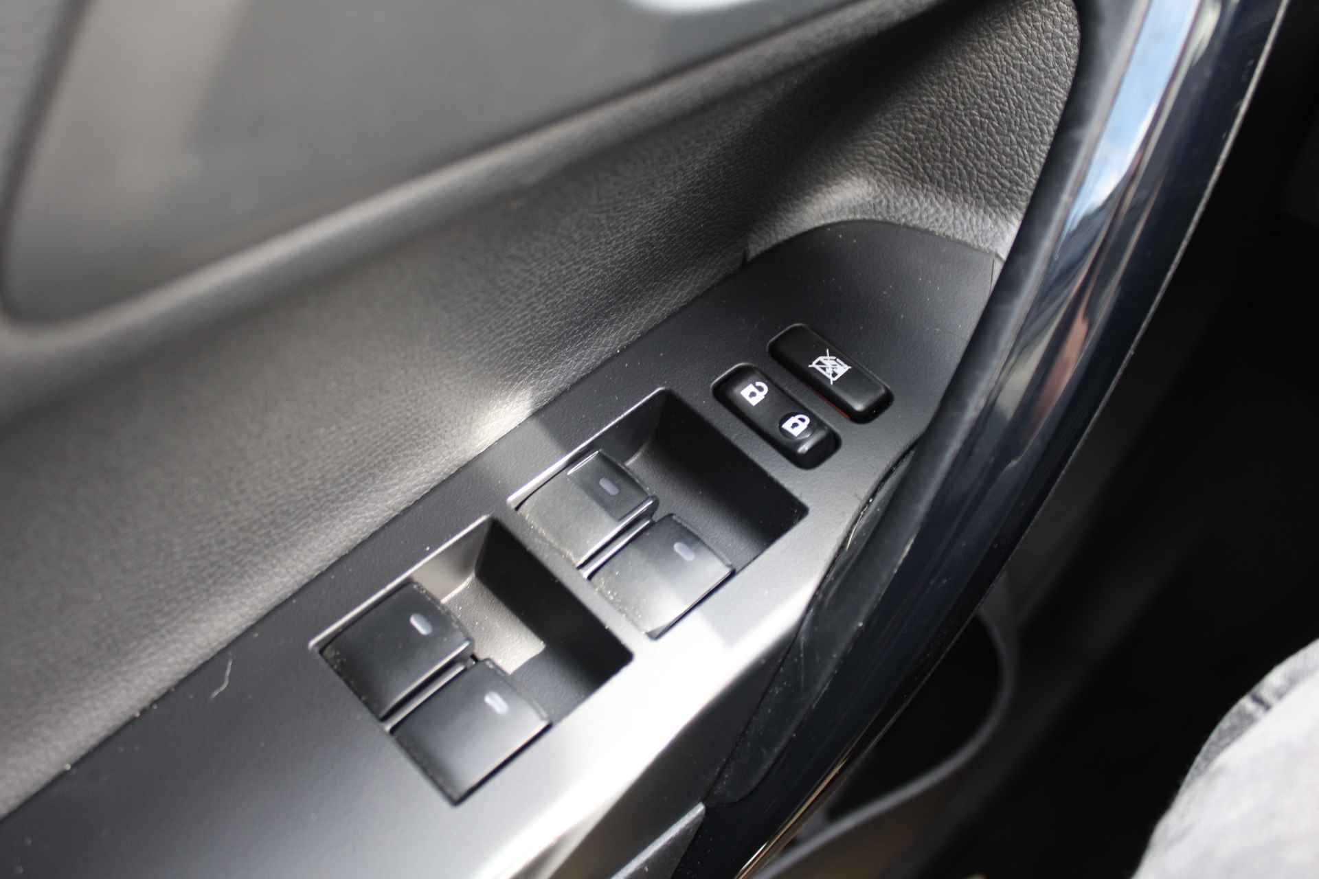 Toyota Auris 1.8 Hybrid 136PK Executive Automaat + 16/ Navi/ LED/ Panorama/ Camera/ NL auto - 17/46