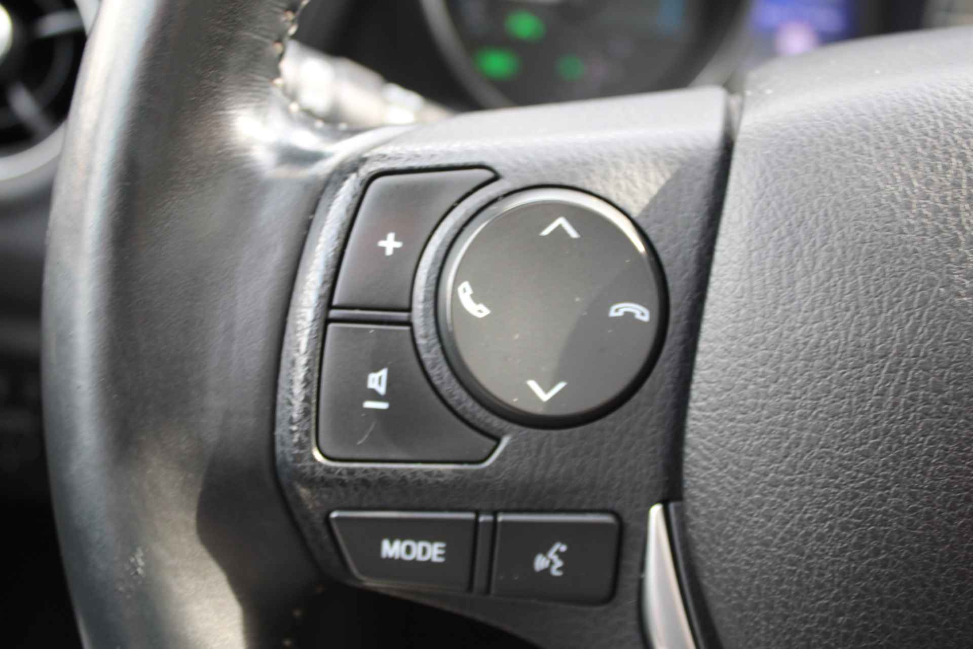 Toyota Auris 1.8 Hybrid 136PK Executive Automaat + 16/ Navi/ LED/ Panorama/ Camera/ NL auto - 25/46
