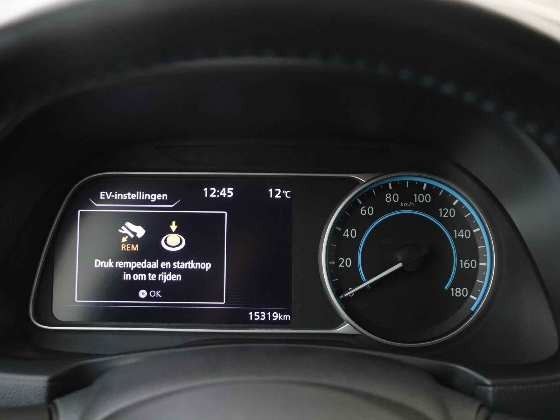 Nissan LEAF Tekna 40 kWh | Navigatie | Apple carplay | Stuurverwarming | Camera's rondom - 4/29