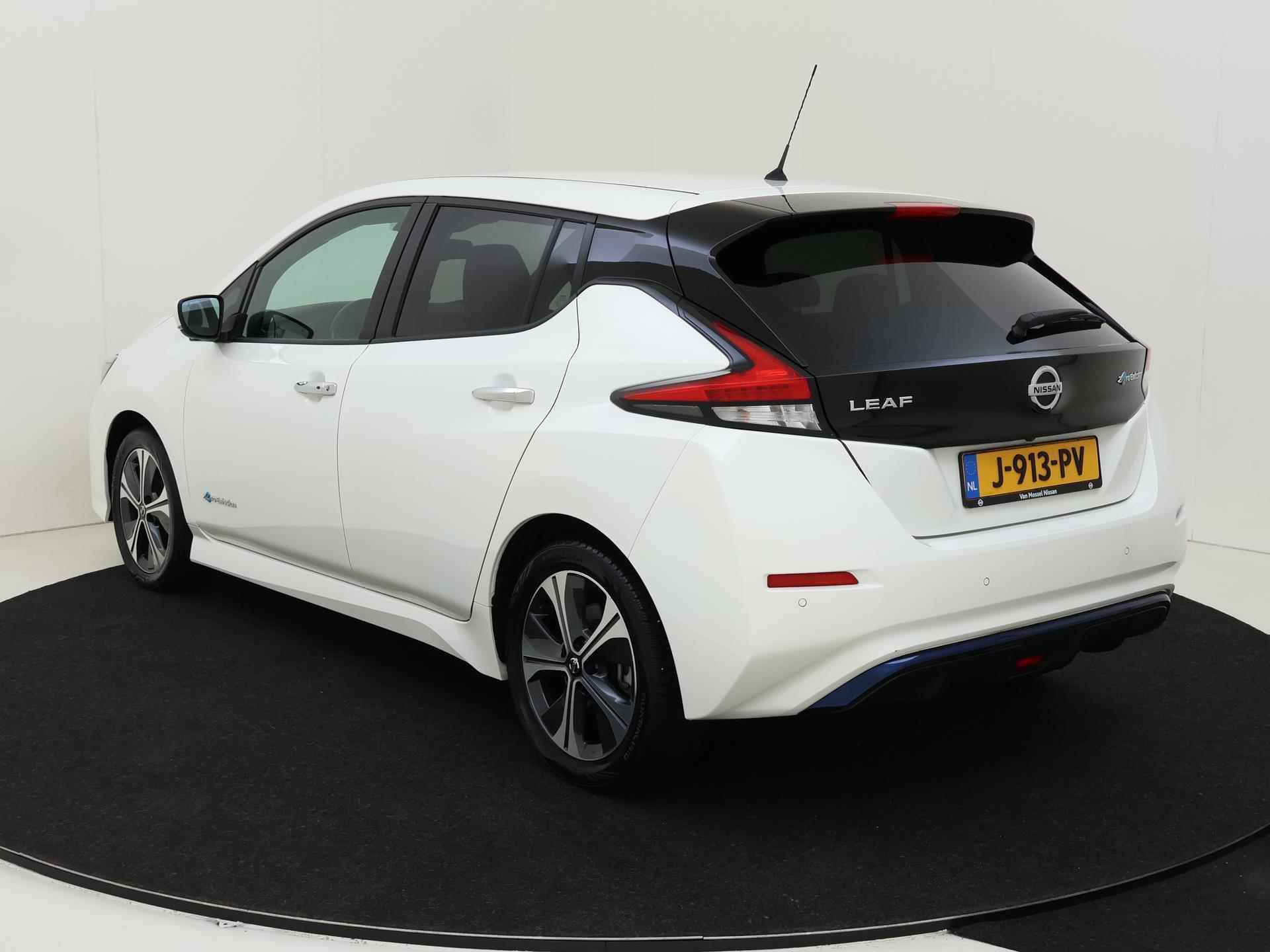 Nissan LEAF Tekna 40 kWh | Navigatie | Apple carplay | Stuurverwarming | Camera's rondom - 7/29