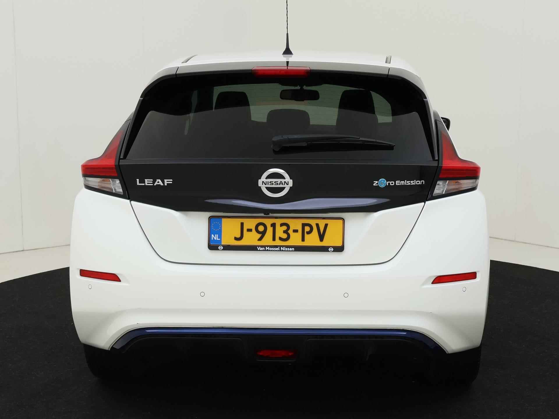 Nissan LEAF Tekna 40 kWh | Navigatie | Apple carplay | Stuurverwarming | Camera's rondom - 8/29