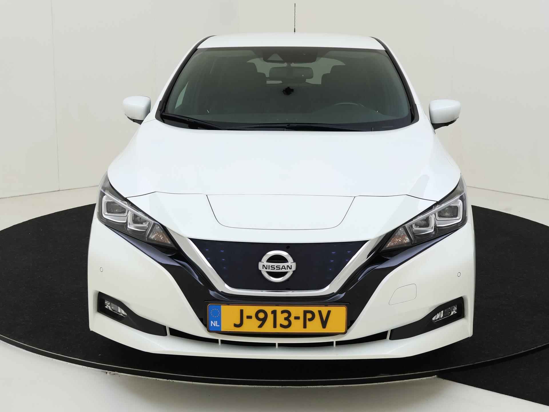 Nissan LEAF Tekna 40 kWh | Navigatie | Apple carplay | Stuurverwarming | Camera's rondom - 9/29