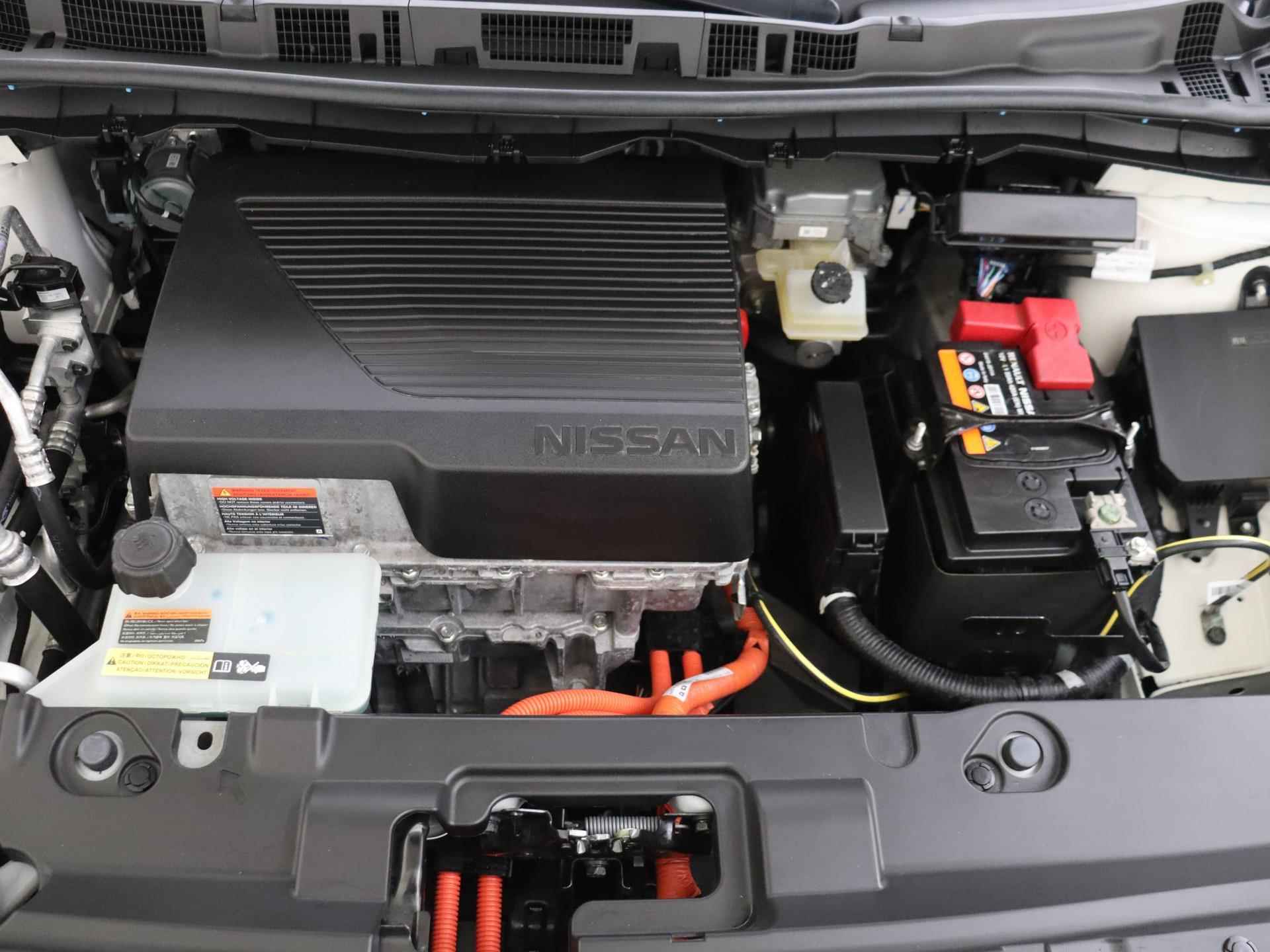 Nissan LEAF Tekna 40 kWh | Navigatie | Apple carplay | Stuurverwarming | Camera's rondom - 11/29