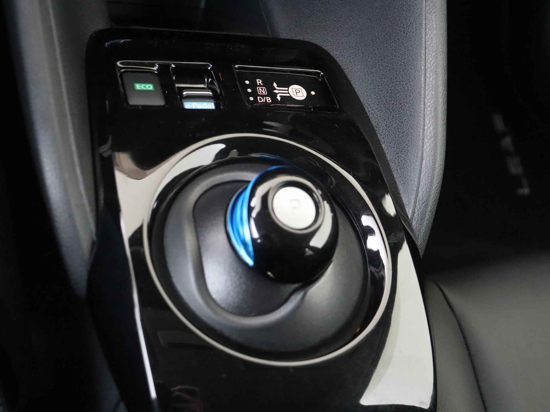 Nissan LEAF Tekna 40 kWh | Navigatie | Apple carplay | Stuurverwarming | Camera's rondom - 15/29