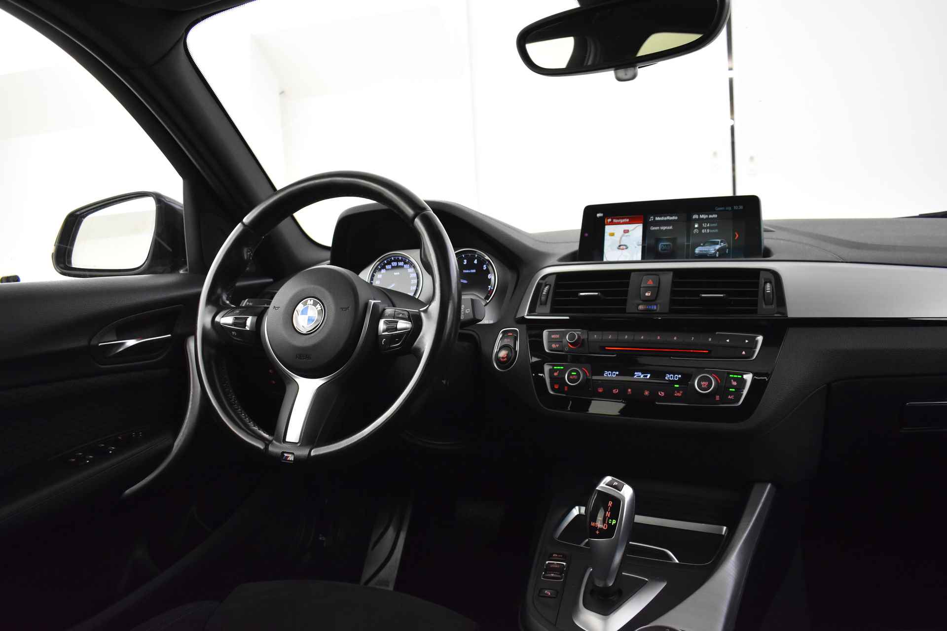 BMW 1-serie 118i Executive M Sport Automaat / Schuif-kanteldak / Sportstoelen / Stoelverwarming / Achteruitrijcamera / Cruise Control / Harman Kardon / Navigatie Professional - 12/51