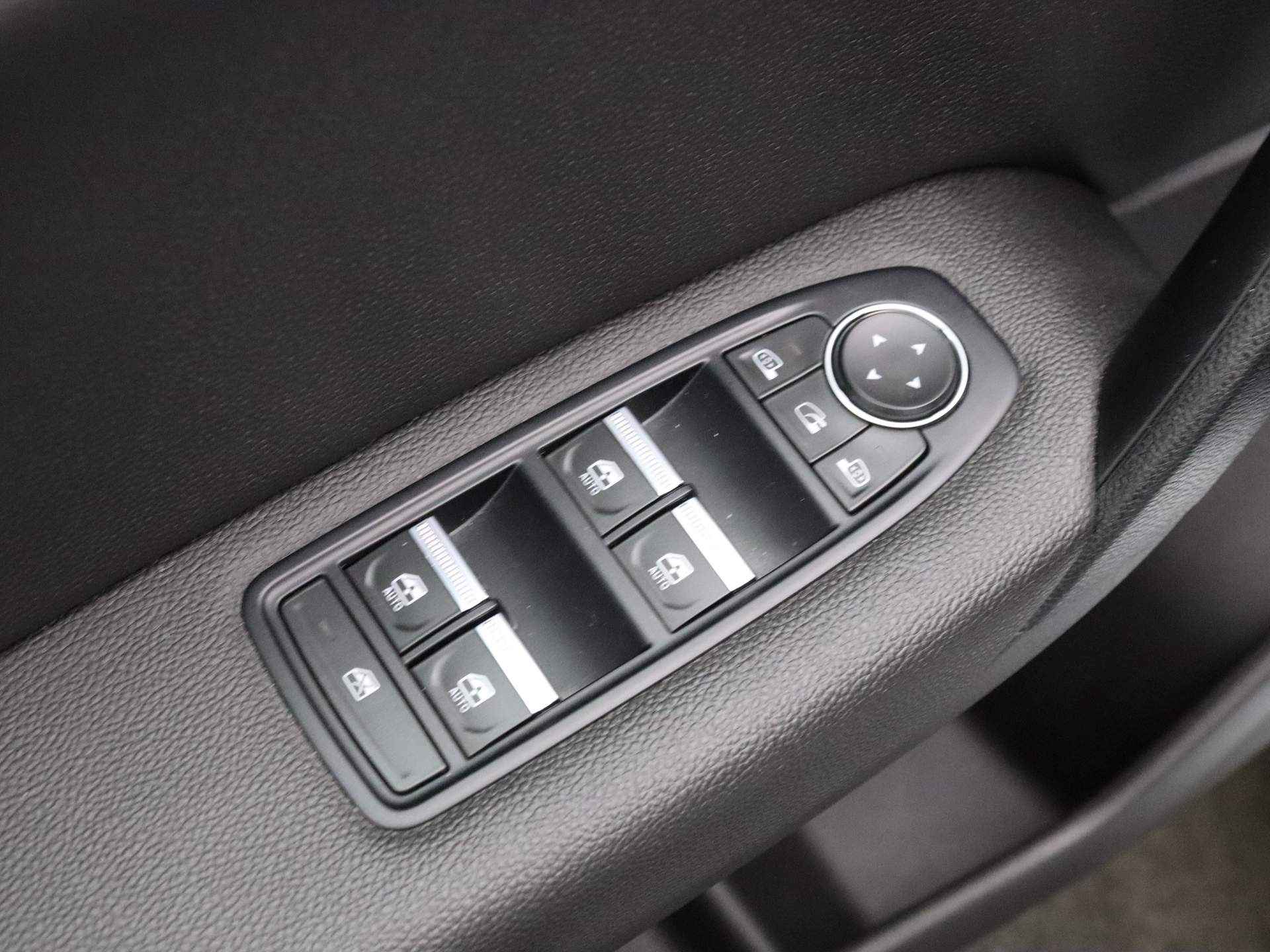 Renault Captur TCe 100pk Intens ALL-IN PRIJS! Climate control | voorruitverwarming  | Bose | Camera - 31/41