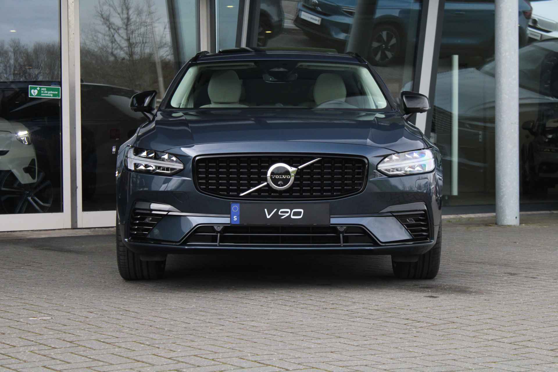 Volvo V90 T6 Recharge AWD Ultimate Dark | Luchtvering | Massage | Bowers & Wilkins | Gelamineerd glas | HUD | Panoramadak | Adaptive Cruis - 3/36
