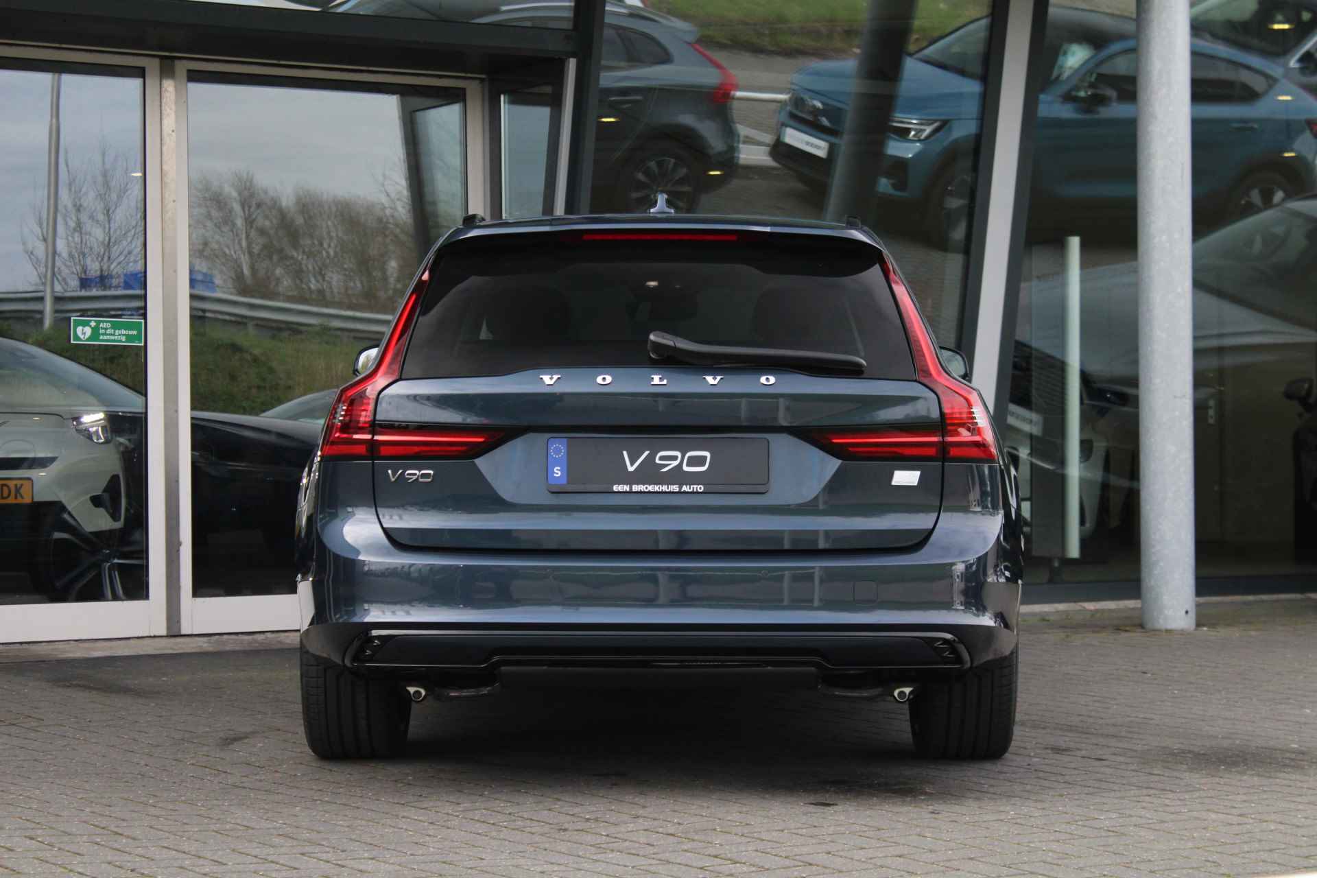 Volvo V90 T6 Recharge AWD Ultimate Dark | Luchtvering | Massage | Bowers & Wilkins | Gelamineerd glas | HUD | Panoramadak | Adaptive Cruis - 4/36