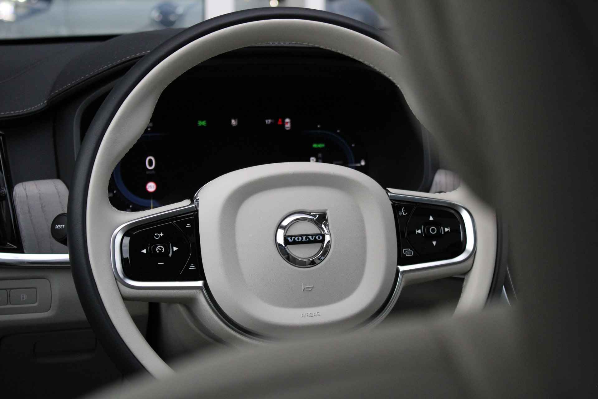 Volvo V90 T6 Recharge AWD Ultimate Dark | Luchtvering | Massage | Bowers & Wilkins | Gelamineerd glas | HUD | Panoramadak | Adaptive Cruis - 18/36