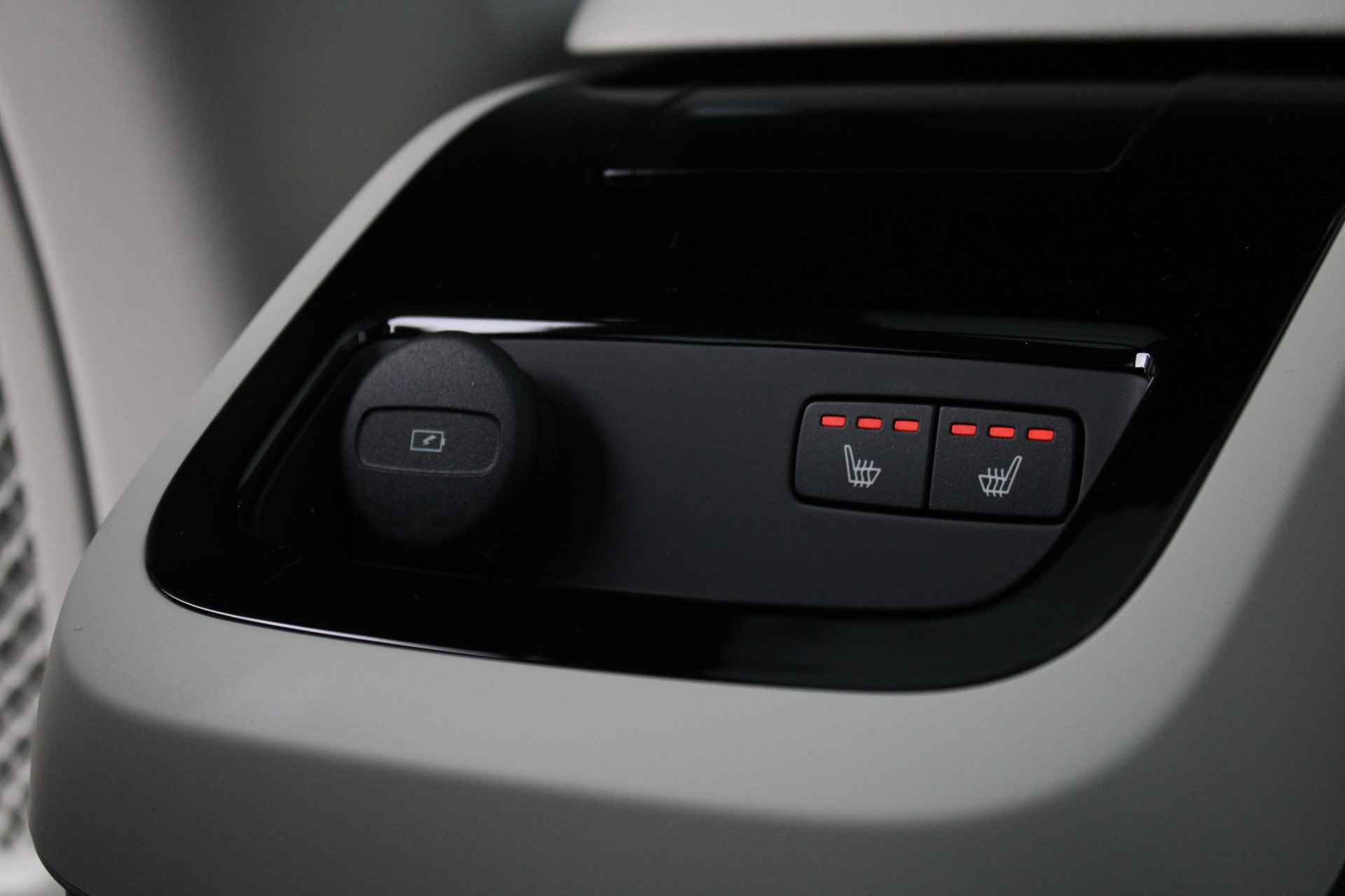Volvo V90 T6 Recharge AWD Ultimate Dark | Luchtvering | Massage | Bowers & Wilkins | Gelamineerd glas | HUD | Panoramadak | Adaptive Cruis - 33/36