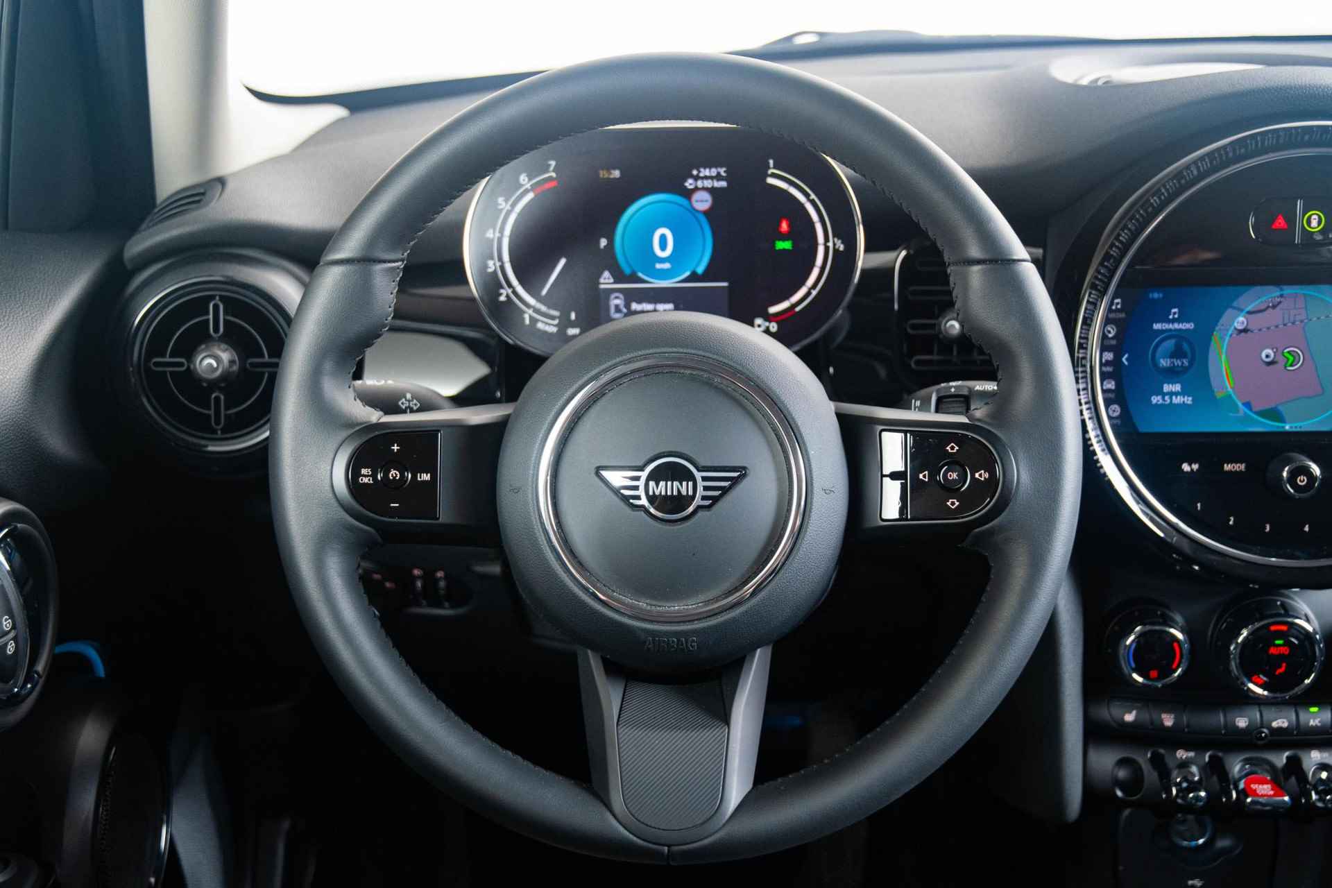 Mini Mini 5-deurs Cooper Classic Stoelverwarming - Comforttoegang - Achteruitrijcamera - Driving Assistant - 17" - 30/59