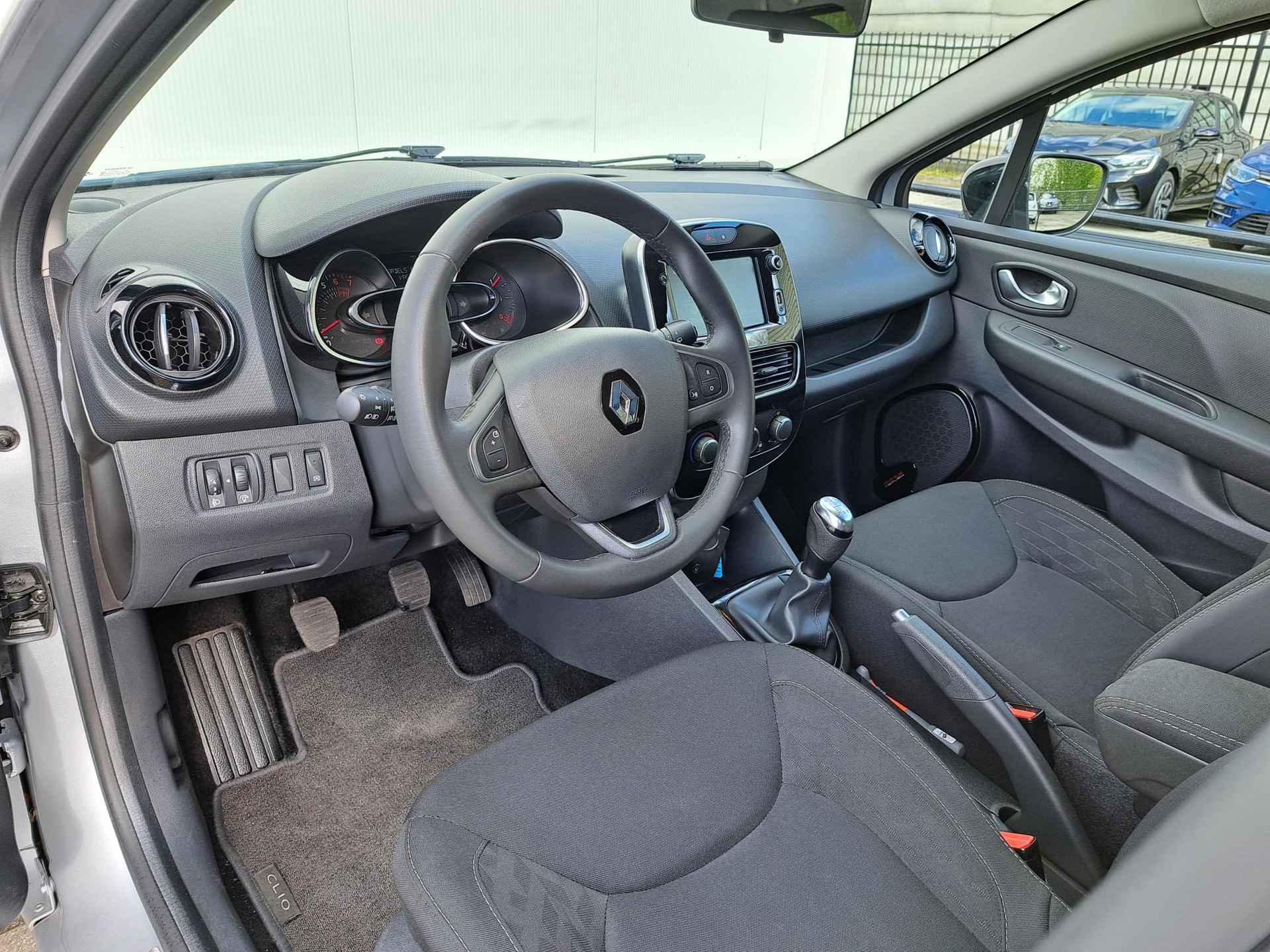 Renault Clio Estate 0.9 TCe Limited | Parkeersensoren achter | Radio | Navigatie | Cruise control | Bluetooth - 9/30