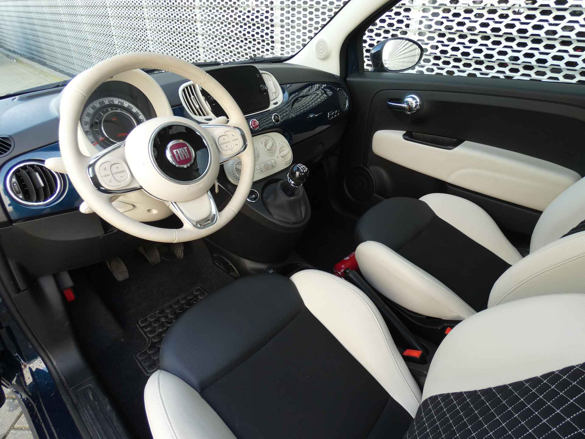 Fiat 500 1.0 Hybrid Dolcevita ! Panoramadak | Cruise Control | Parkerhulp | Apple Carplay ! - 8/30