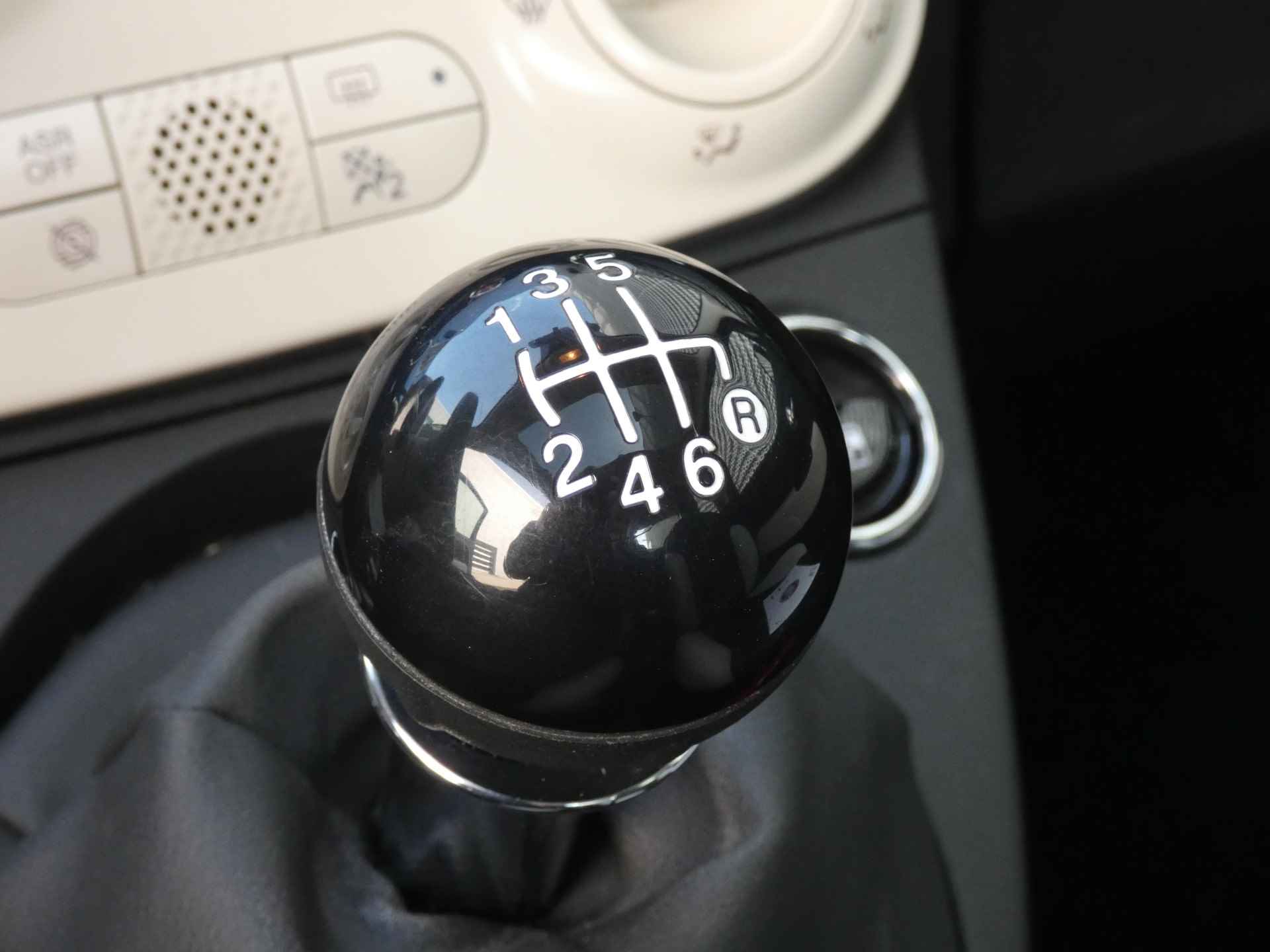 Fiat 500 1.0 Hybrid Dolcevita ! Panoramadak | Cruise Control | Parkerhulp | Apple Carplay ! - 24/30