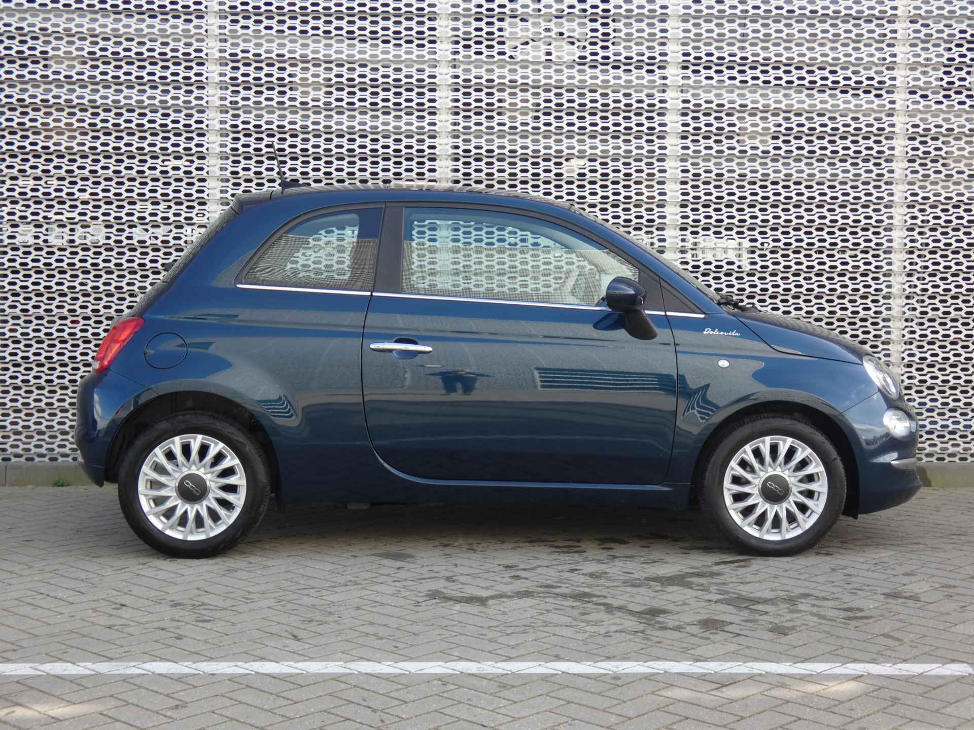 Fiat 500 1.0 Hybrid Dolcevita ! Panoramadak | Cruise Control | Parkerhulp | Apple Carplay ! - 25/30