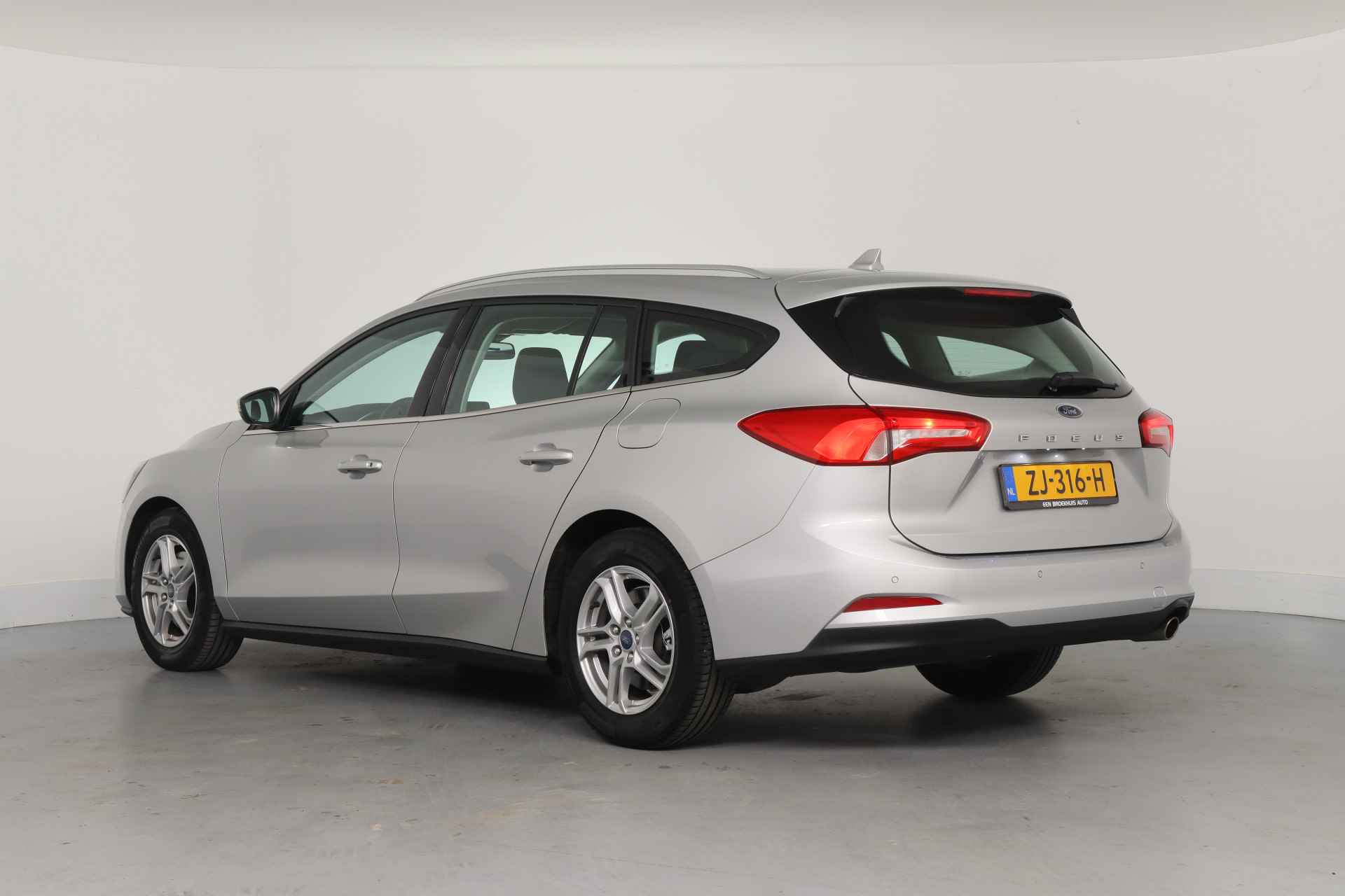 Ford FOCUS Wagon 1.0 EcoBoost Trend Edition Business | Dealer Onderhouden! | Navigatie | Airco | Parkeersensoren V+A | Cruise control | Lichtmeta - 22/33