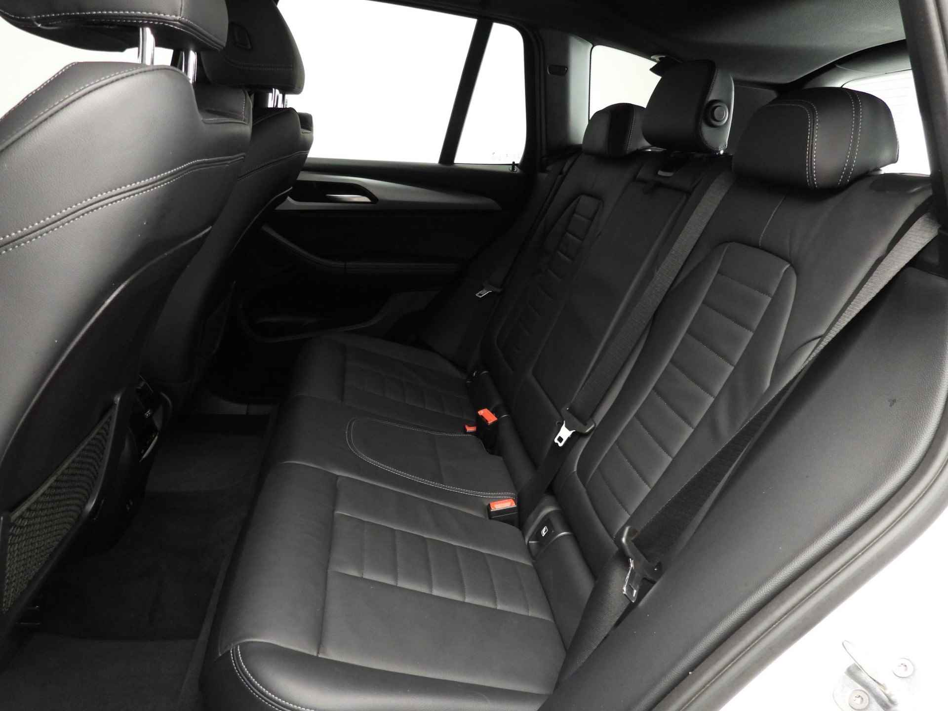 BMW X3 xDrive30e | LED | Leder | HUD | Trekhaak | Sportstoelen | Stoelverwarming | Hifi speakers | Alu 18 inch - 9/39