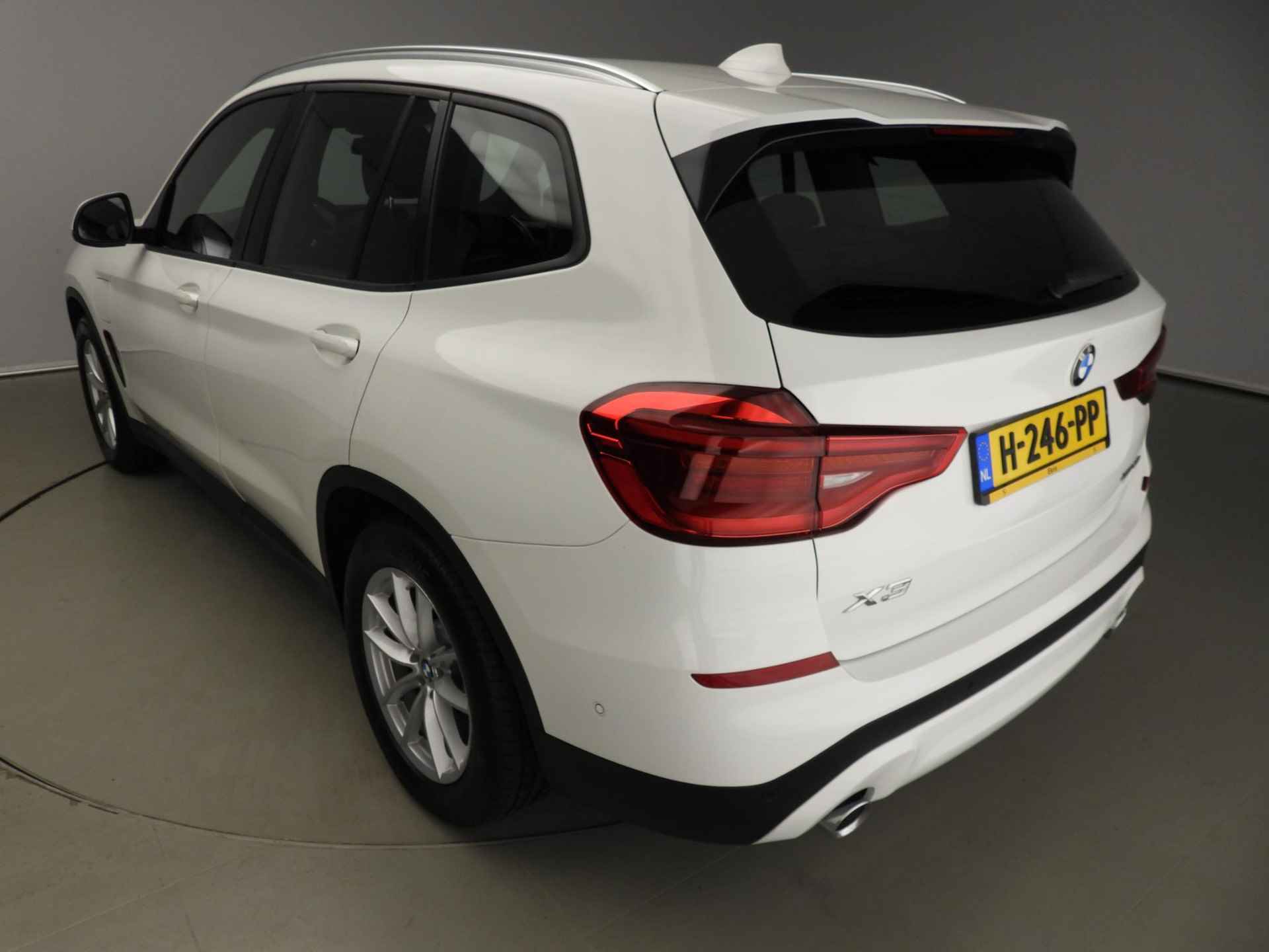 BMW X3 xDrive30e | LED | Leder | HUD | Trekhaak | Sportstoelen | Stoelverwarming | Hifi speakers | Alu 18 inch - 35/39