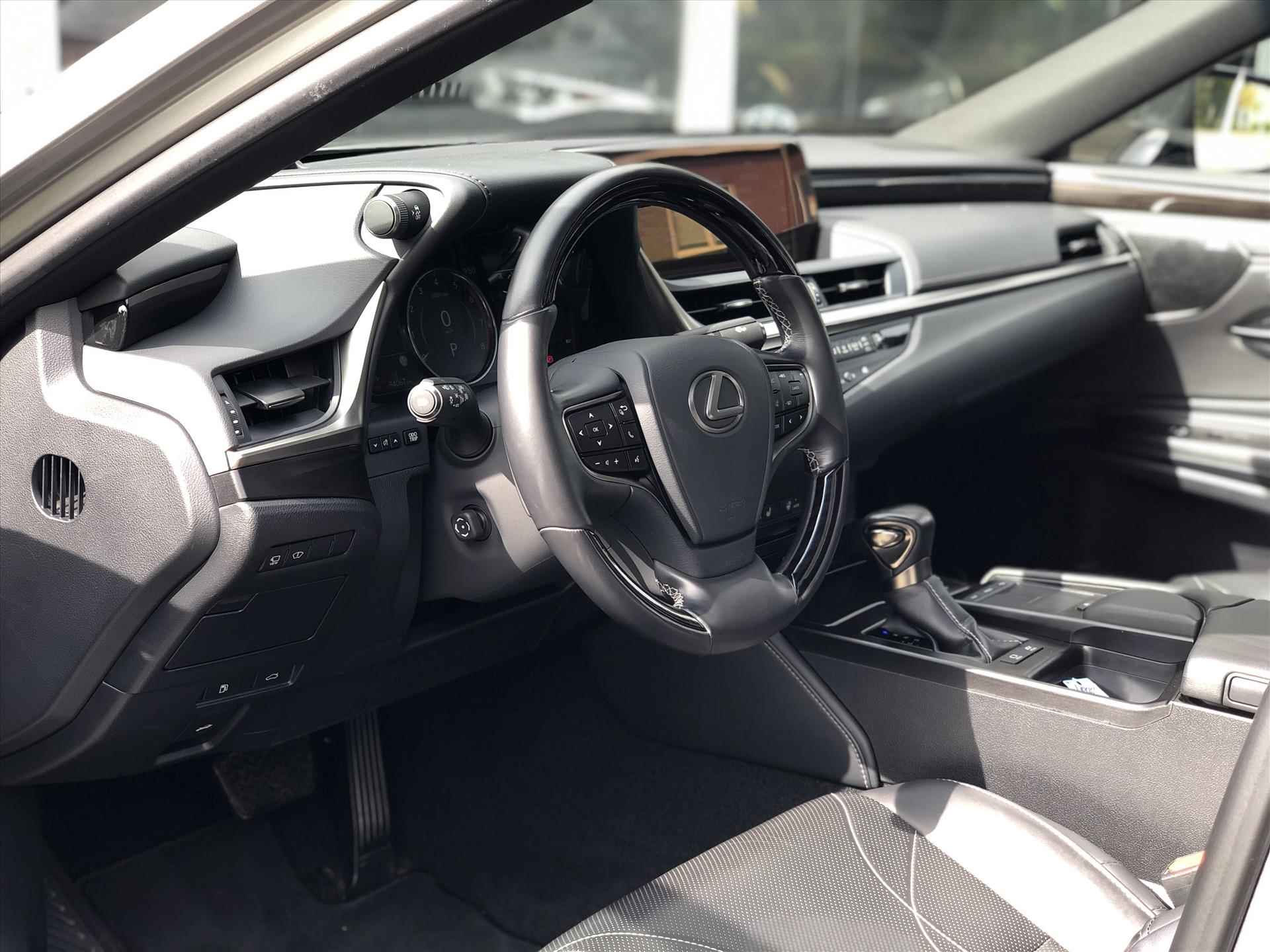 Lexus Es 300h President Line | Schuifdak, 360 Camera, Mark Levinson, Stuurverwarming, Stoelventilatie, Geheugenfunctie, Leer, Alle opties! - 15/48