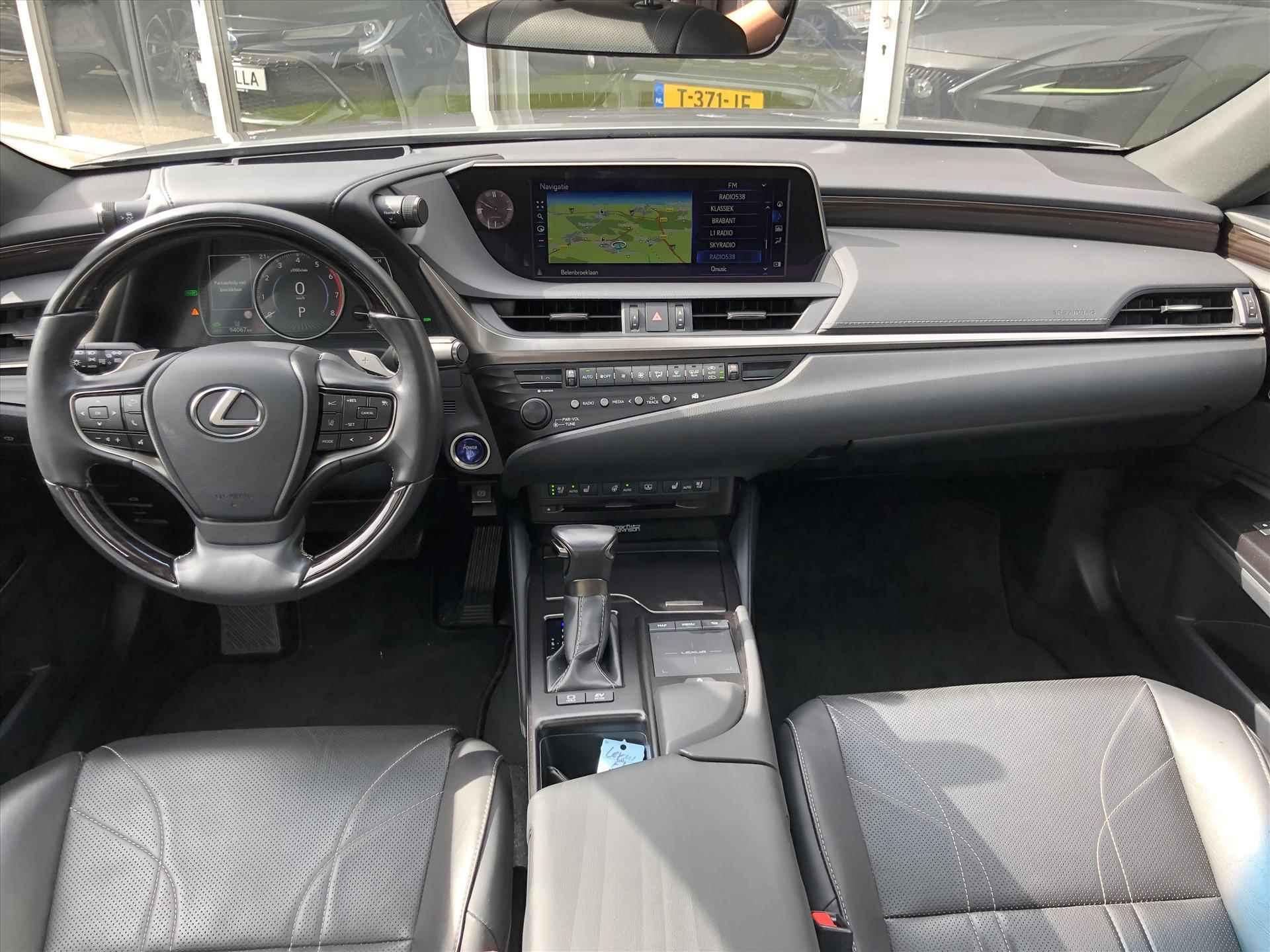 Lexus Es 300h President Line | Schuifdak, 360 Camera, Mark Levinson, Stuurverwarming, Stoelventilatie, Geheugenfunctie, Leer, Alle opties! - 19/48