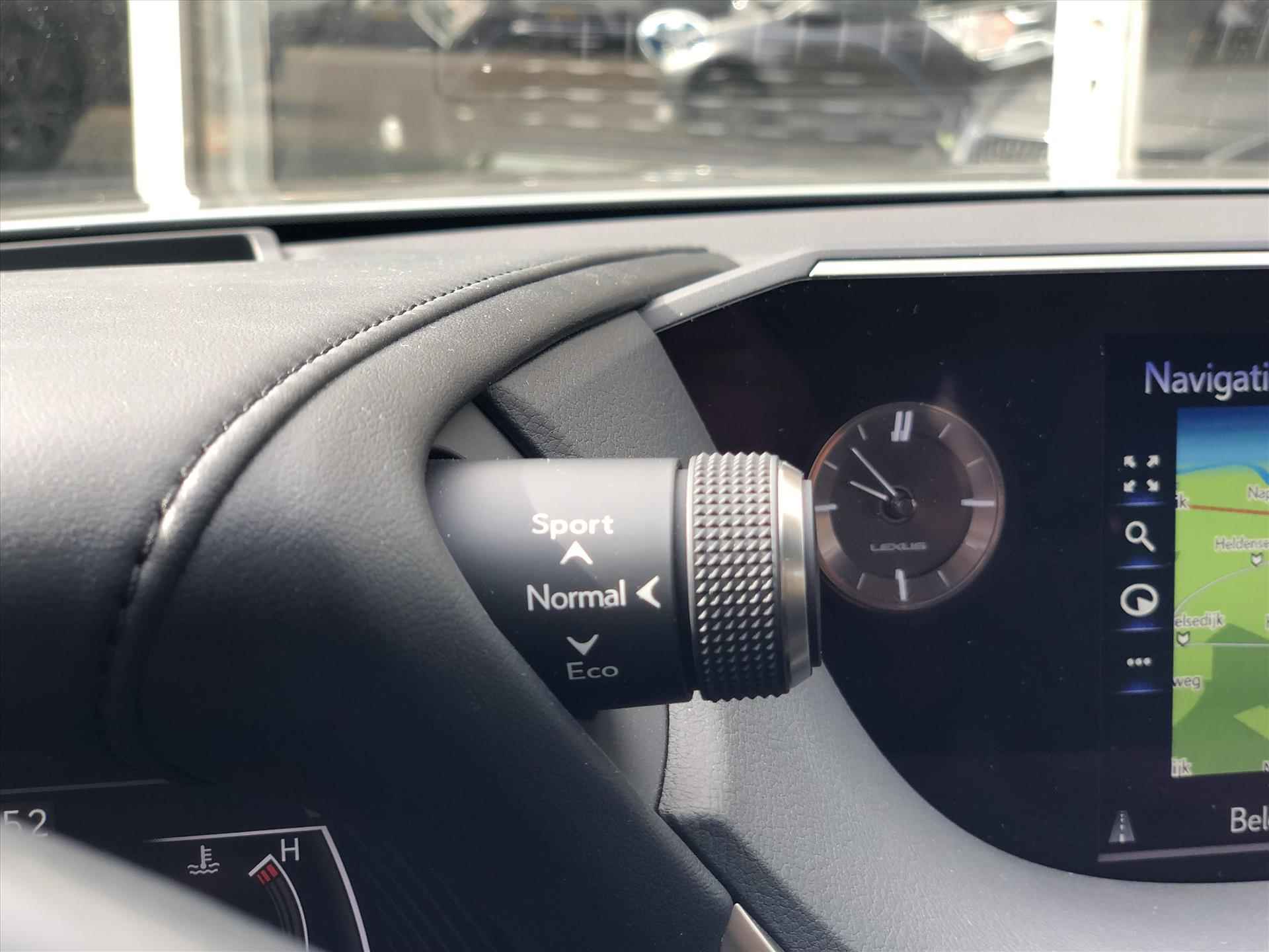 Lexus Es 300h President Line | Schuifdak, 360 Camera, Mark Levinson, Stuurverwarming, Stoelventilatie, Geheugenfunctie, Leer, Alle opties! - 41/48