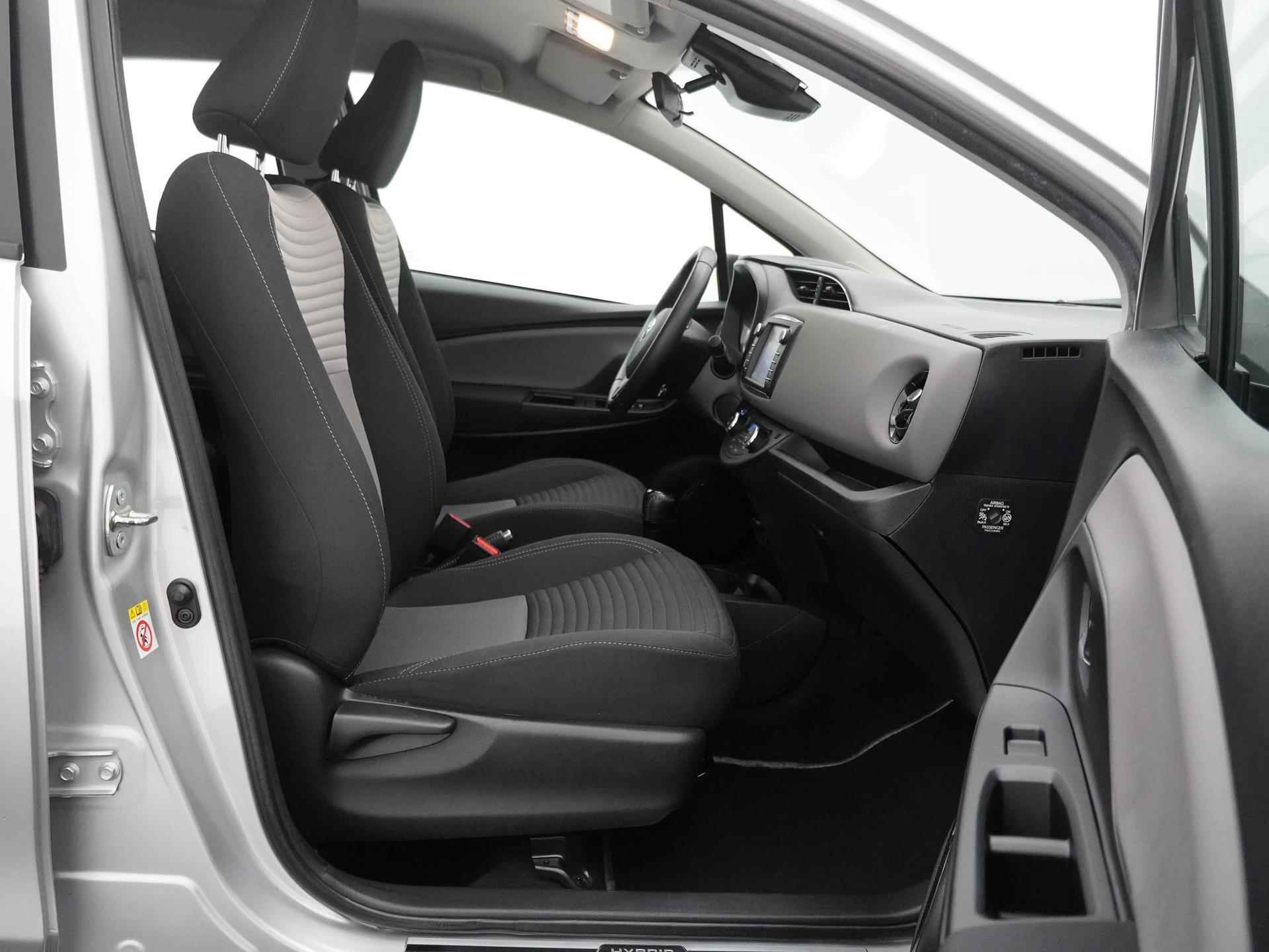 Toyota Yaris 1.5 Hybrid Design Sport | Lichtmetalen velgen | All season banden | Camera | Cruise controle | - 14/26