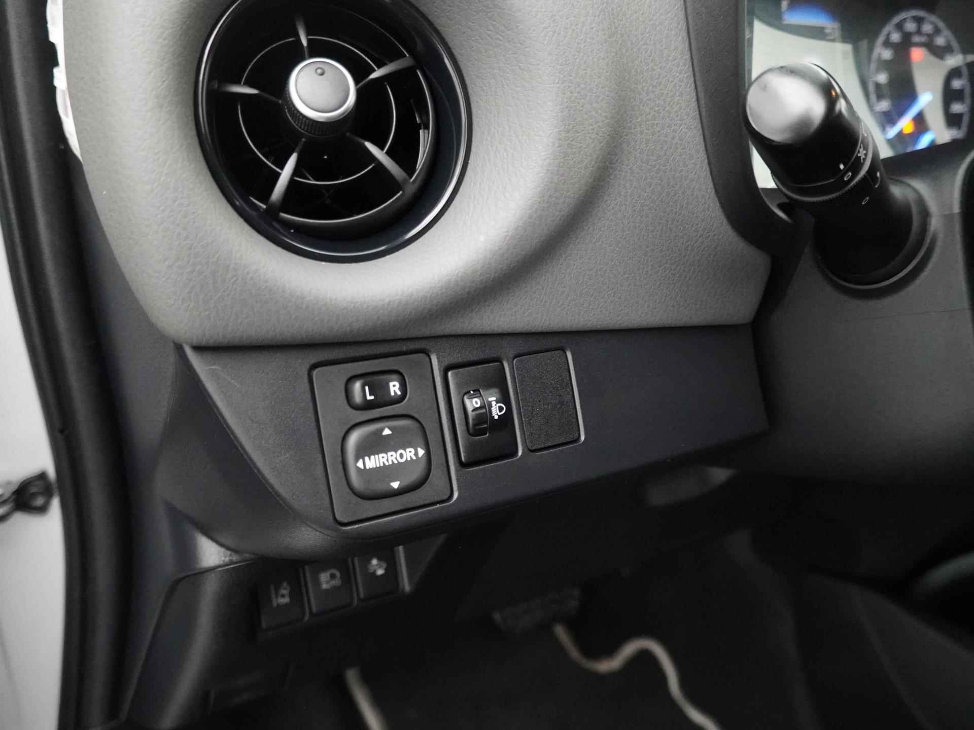 Toyota Yaris 1.5 Hybrid Design Sport | Lichtmetalen velgen | All season banden | Camera | Cruise controle | - 25/26