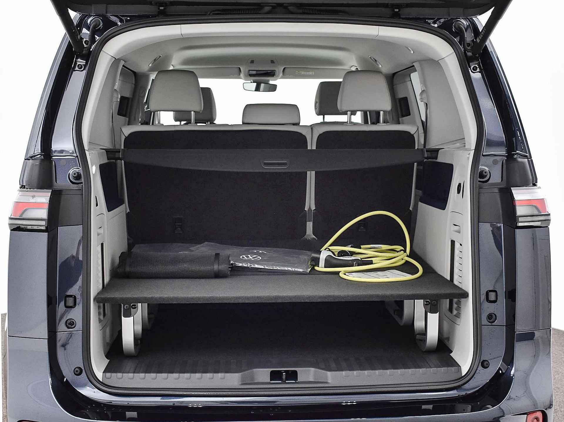 Volkswagen ID. Buzz Pro Advantage Elektromotor 150 kW(204 pk)  · Assistance pakket · Design pakket · Interieur pakket · Multimedia pakket · Open & Close pakket plus · voorstoelen verwarmbaar · MEGA Sale - 17/40