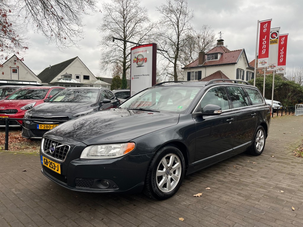 VOLVO V70 1.6D DRIVE / NAVI / TREKHAAK / PDC / CRUISE CTR. / AIRCO-ECC