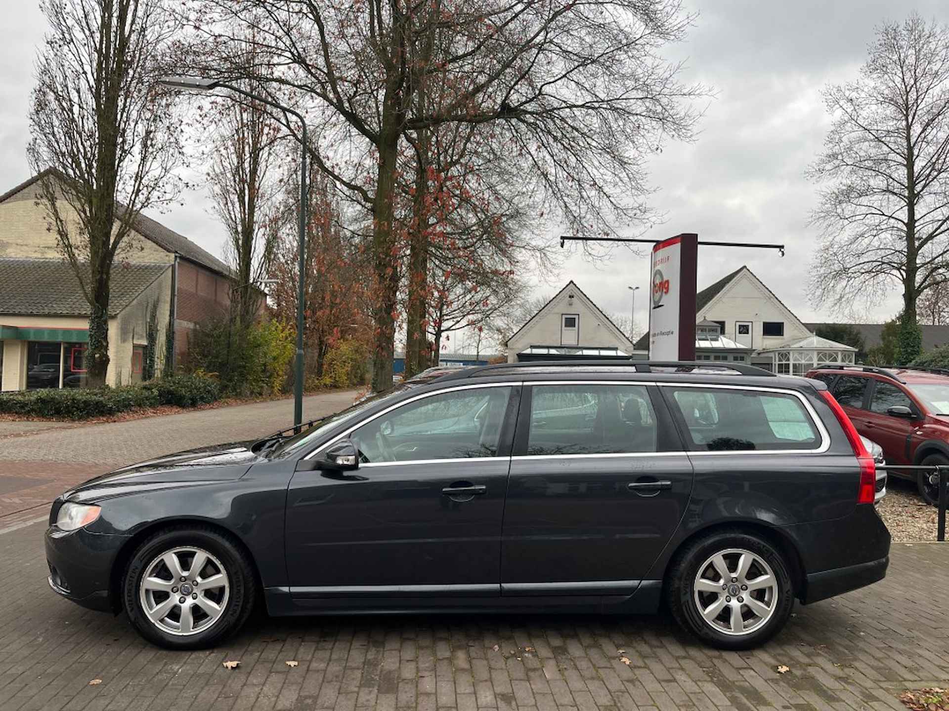 VOLVO V70 1.6D DRIVE / NAVI / TREKHAAK / PDC / CRUISE CTR. / AIRCO-ECC - 3/17