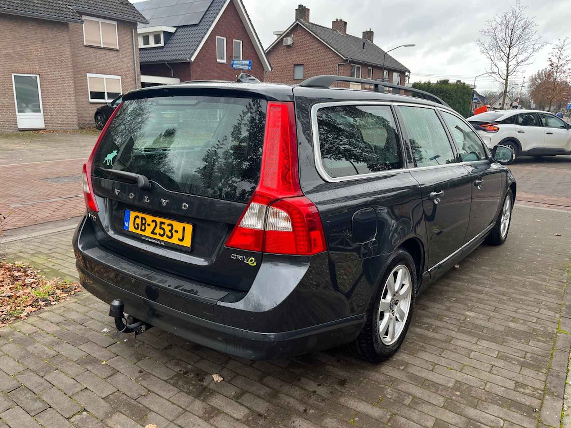 VOLVO V70 1.6D DRIVE / NAVI / TREKHAAK / PDC / CRUISE CTR. / AIRCO-ECC - 6/17