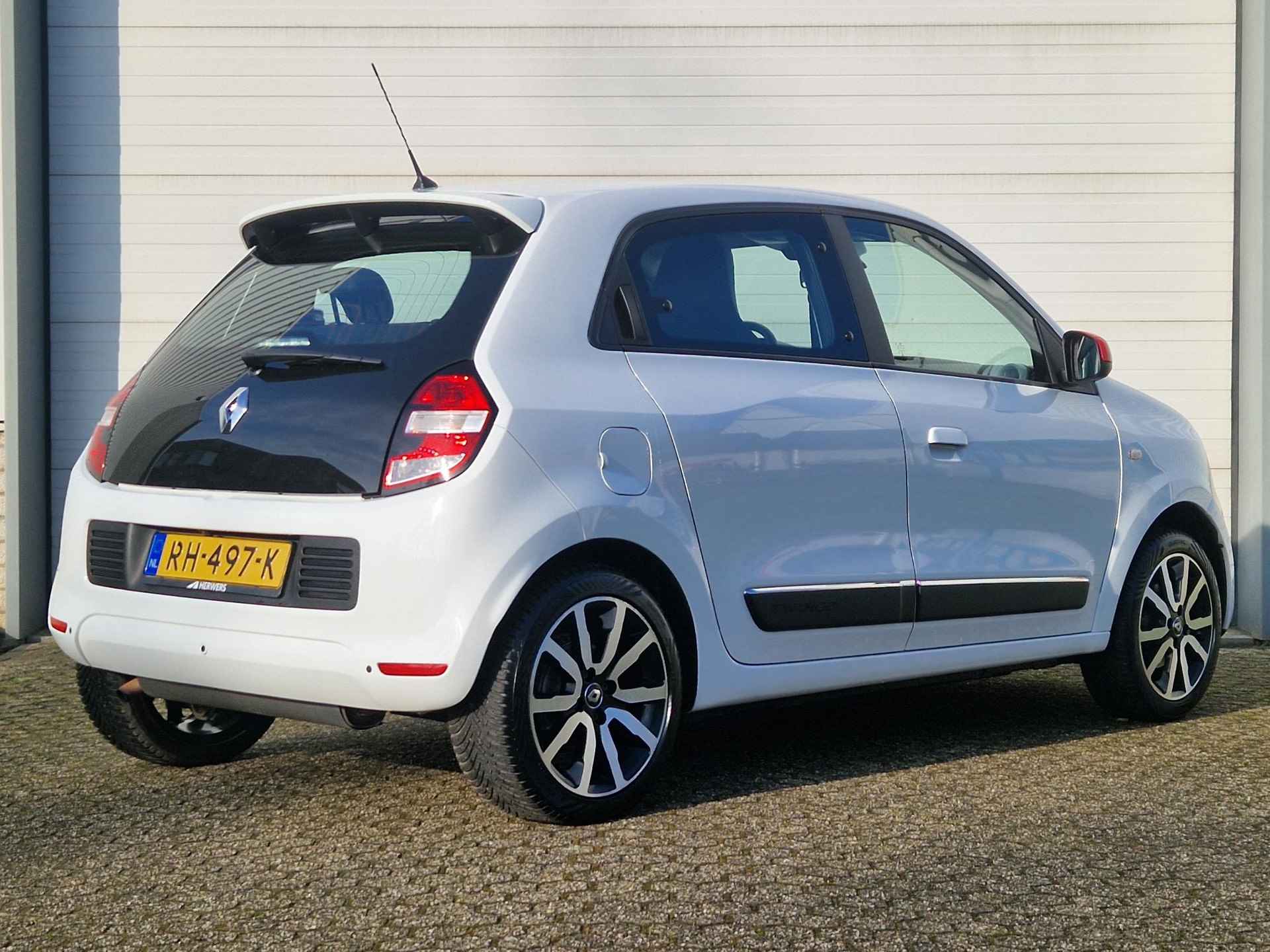 Renault Twingo 1.0 SCe Intens Automaat / Volledig Onderhouden / All Season Banden / Apple Carplay / Android Auto / Navigatie / Achterruitrijcamera / - 3/34