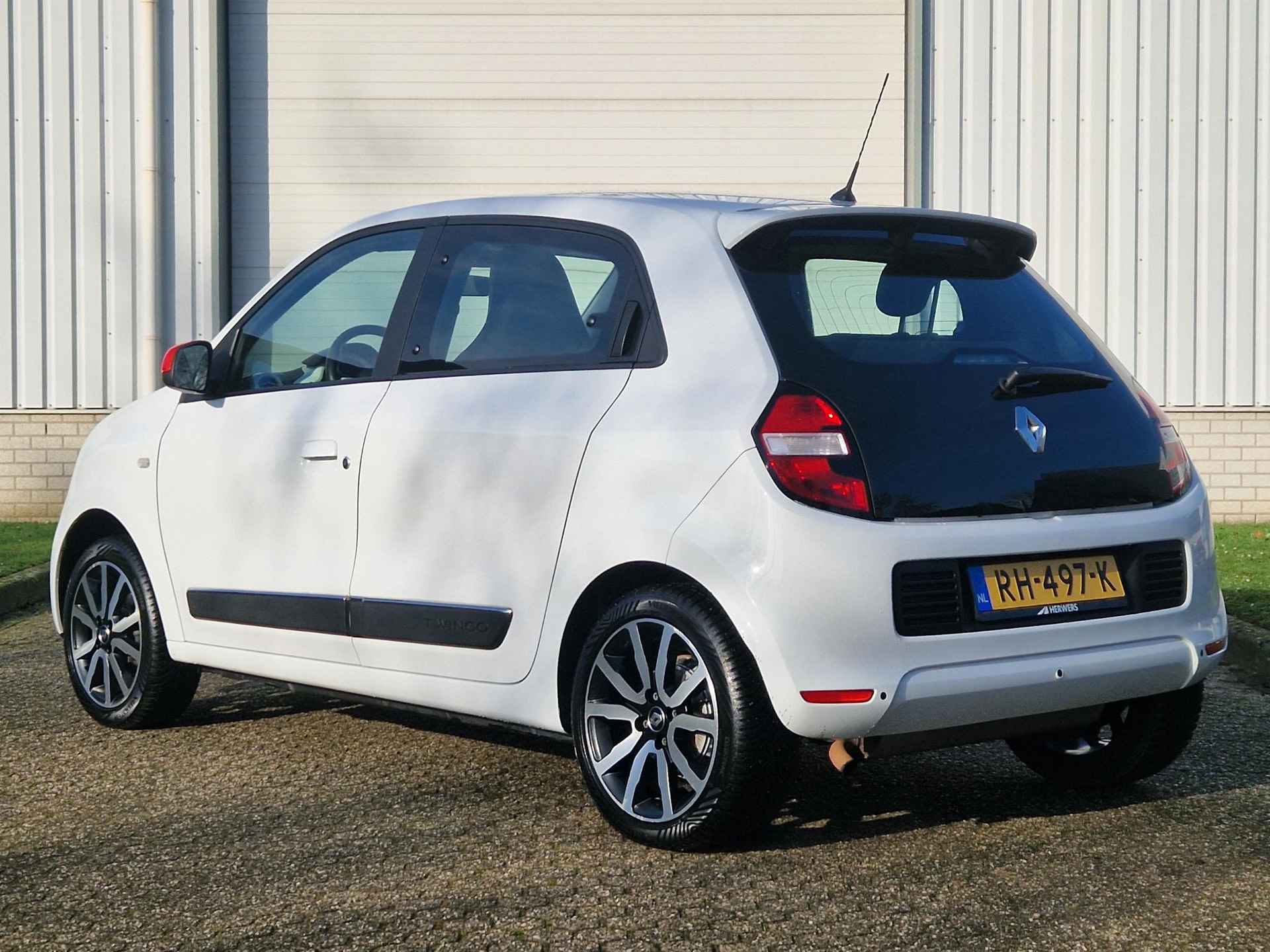 Renault Twingo 1.0 SCe Intens Automaat / Volledig Onderhouden / All Season Banden / Apple Carplay / Android Auto / Navigatie / Achterruitrijcamera / - 18/34