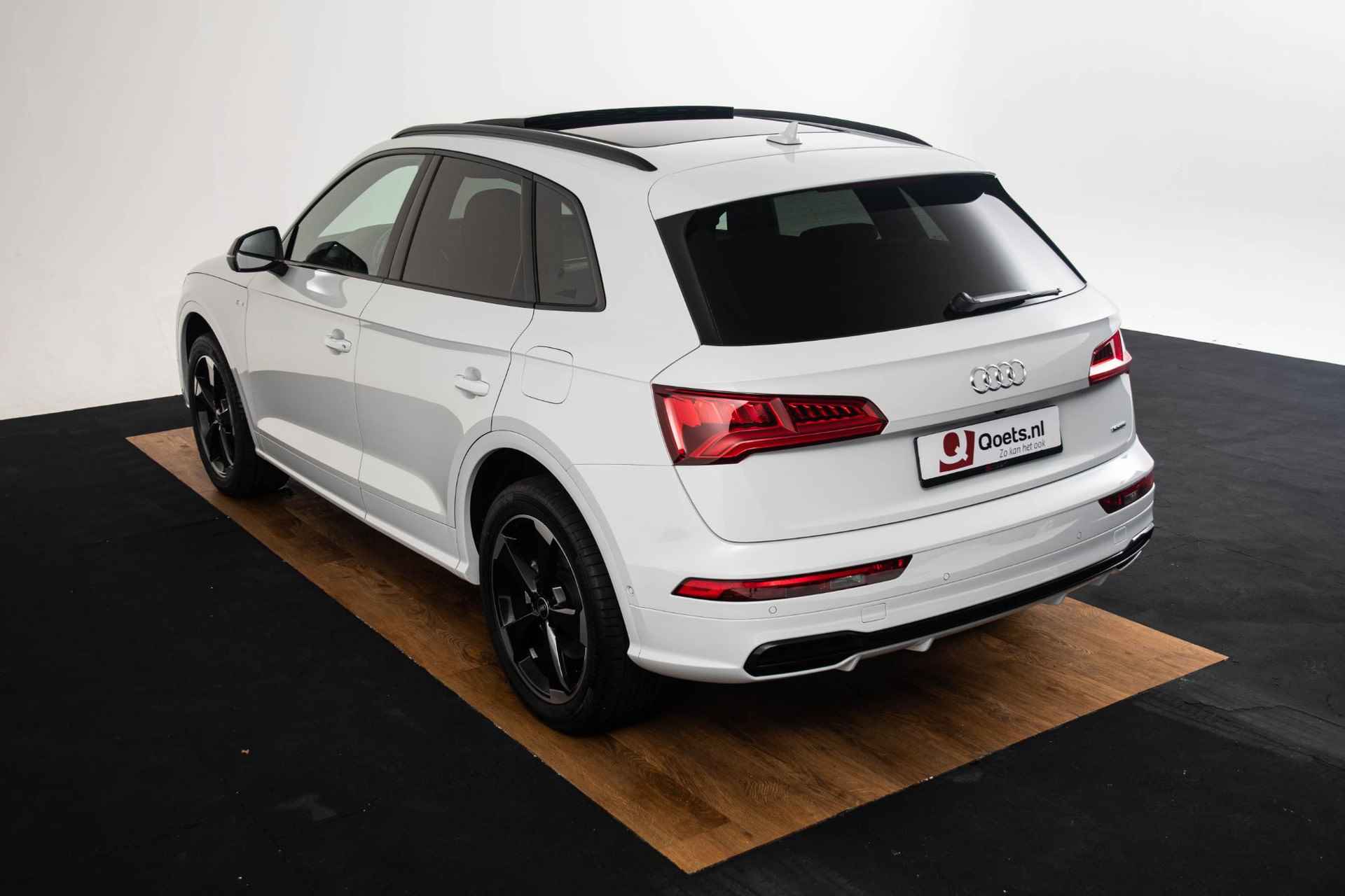 Audi Q5 50 TFSI e quattro S edition Panoramadak - Comfortsleutel - Matrix LED Koplampen - Assistentiepakket City en Parking - Cruise Control - 45/52