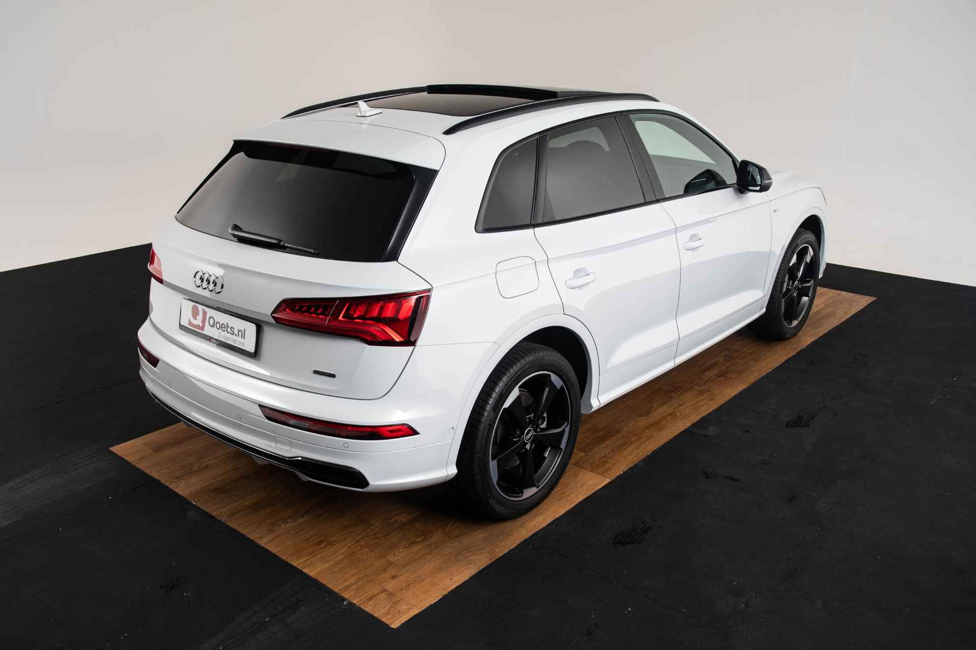 Audi Q5 50 TFSI e quattro S edition Panoramadak - Comfortsleutel - Matrix LED Koplampen - Assistentiepakket City en Parking - Cruise Control - 48/52