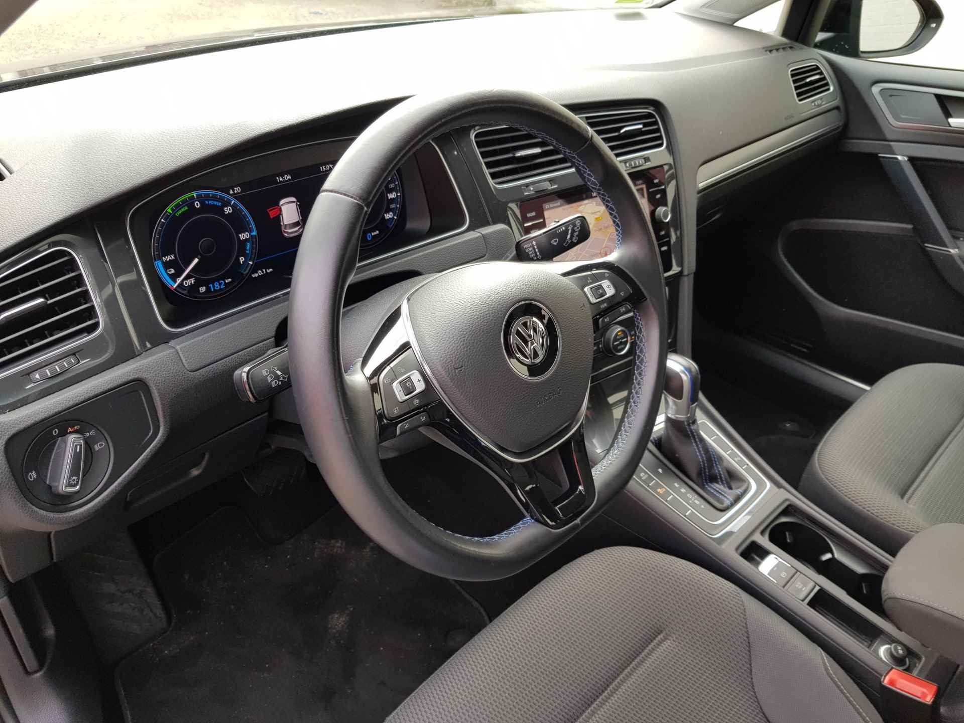 Volkswagen e-Golf e-Golf  | Navigatie | Climate Control | Virtuele Cockpit | Camera | Keyless | Stoelverwarming | Parkeer Sensoren | Cruise Control Adaptive | Lichtmetalen velgen 17" - 7/31