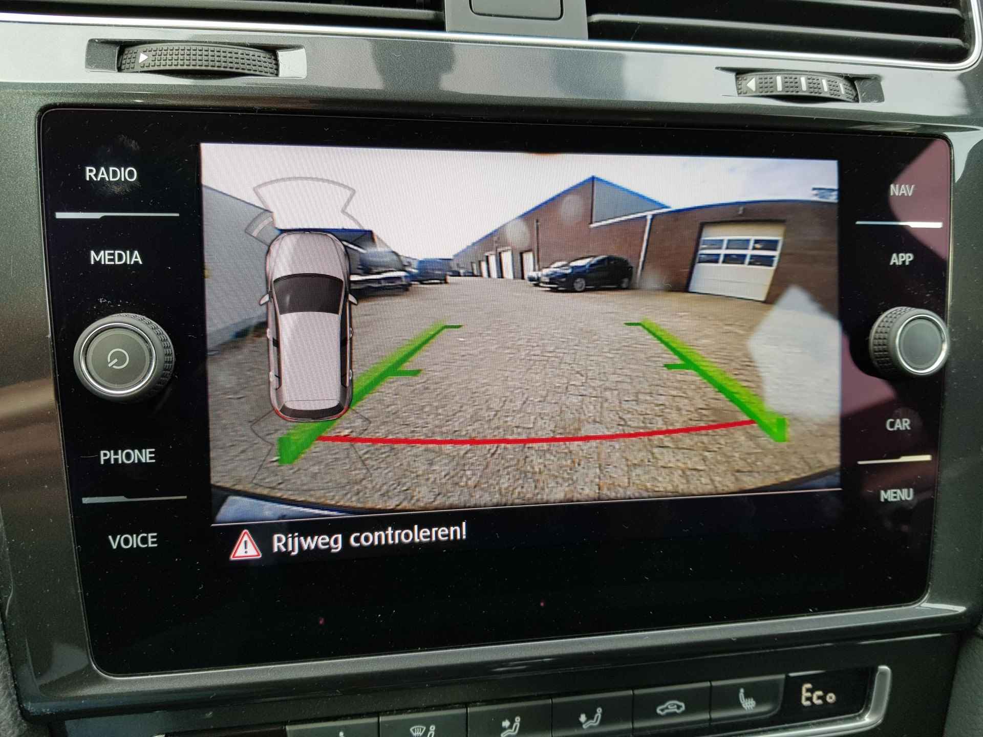 Volkswagen e-Golf e-Golf  | Navigatie | Climate Control | Virtuele Cockpit | Camera | Keyless | Stoelverwarming | Parkeer Sensoren | Cruise Control Adaptive | Lichtmetalen velgen 17" - 11/31