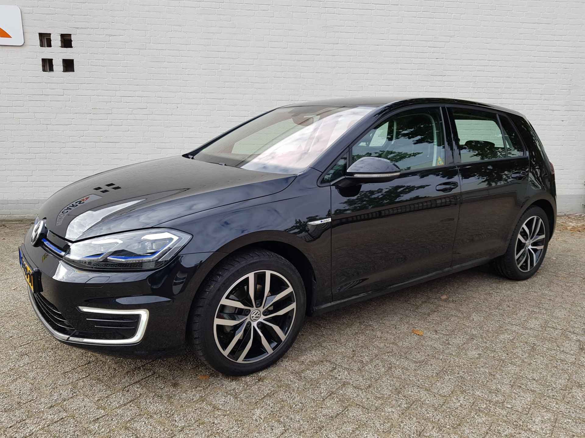 Volkswagen e-Golf e-Golf  | Navigatie | Climate Control | Virtuele Cockpit | Camera | Keyless | Stoelverwarming | Parkeer Sensoren | Cruise Control Adaptive | Lichtmetalen velgen 17" - 26/31