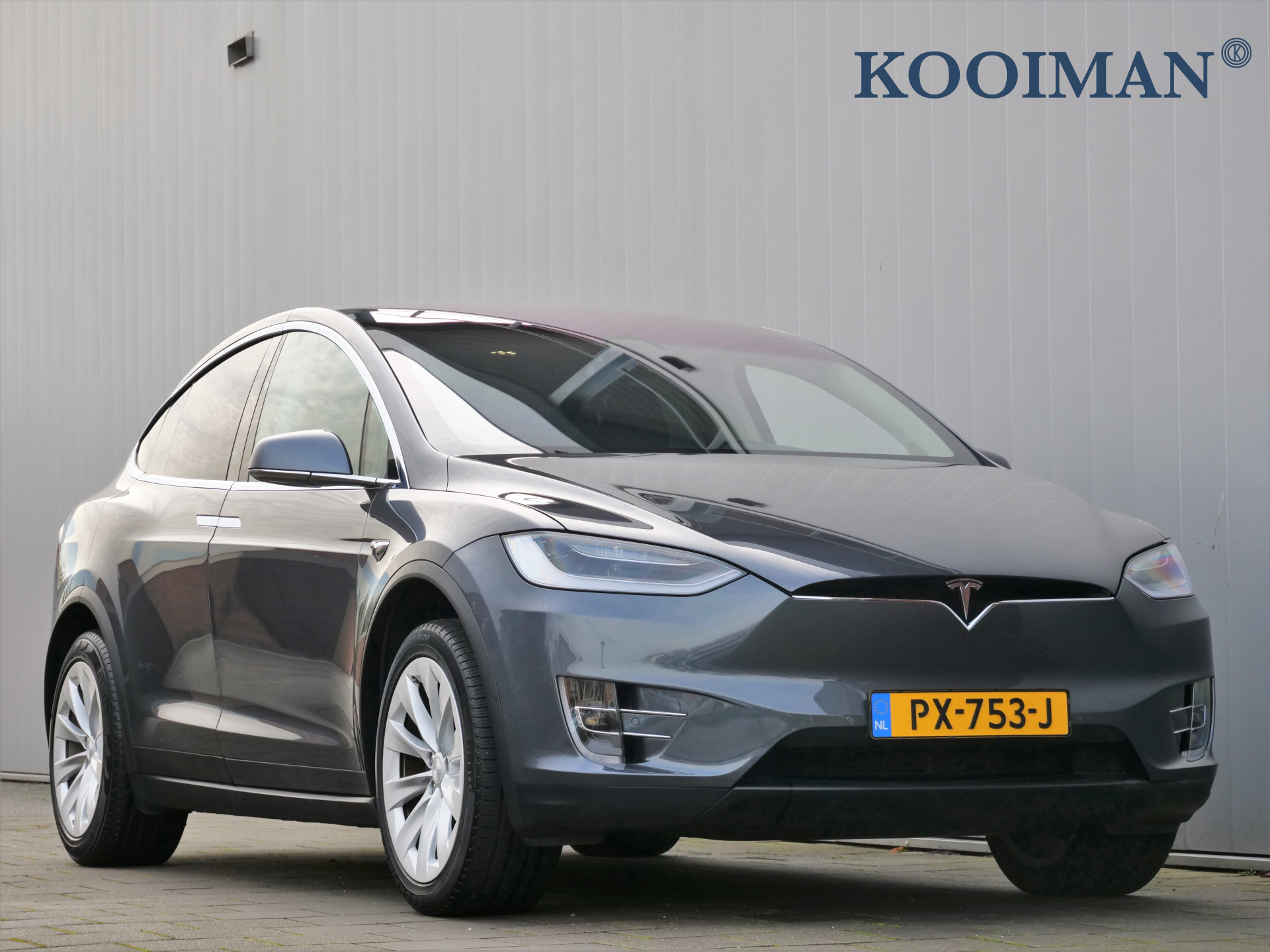 Tesla Model X 75D Base 333pk AUTOMAAT Autopilot / Luchtvering / Performance Pakket bij viaBOVAG.nl