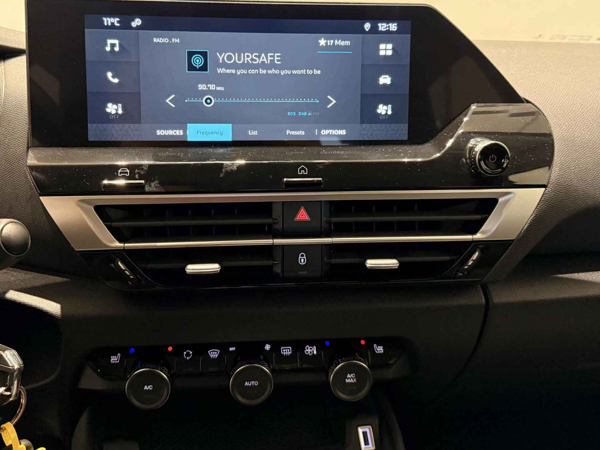 Citroen Ë-C4 Feel 50 kWh | Apple Carplay & Abdroid Auto | Verwarmde Zetels | Warmtepomp | - 14/23