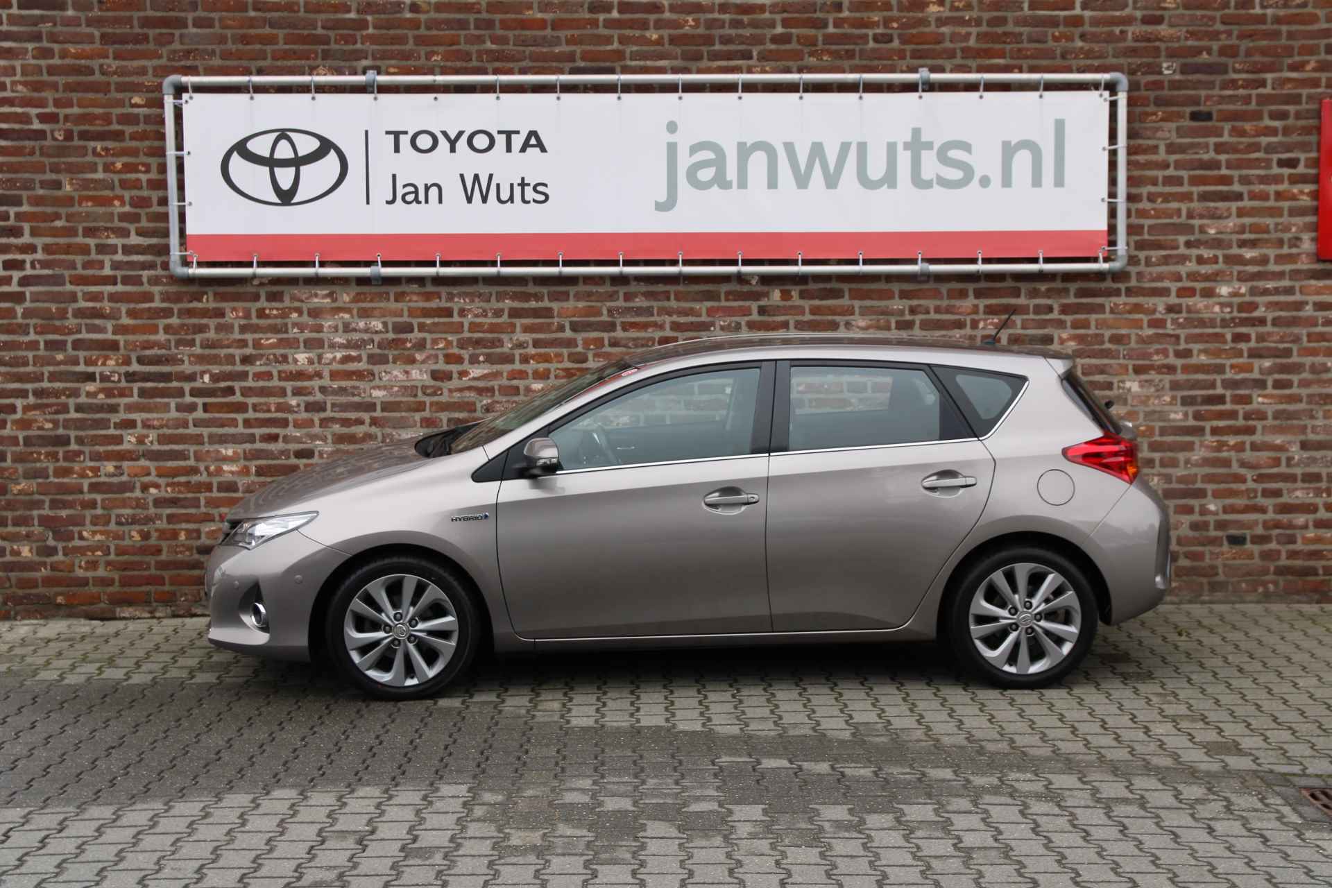 Toyota Auris 1.8 Hybrid Dynamic + Navi + PDC - 2/39