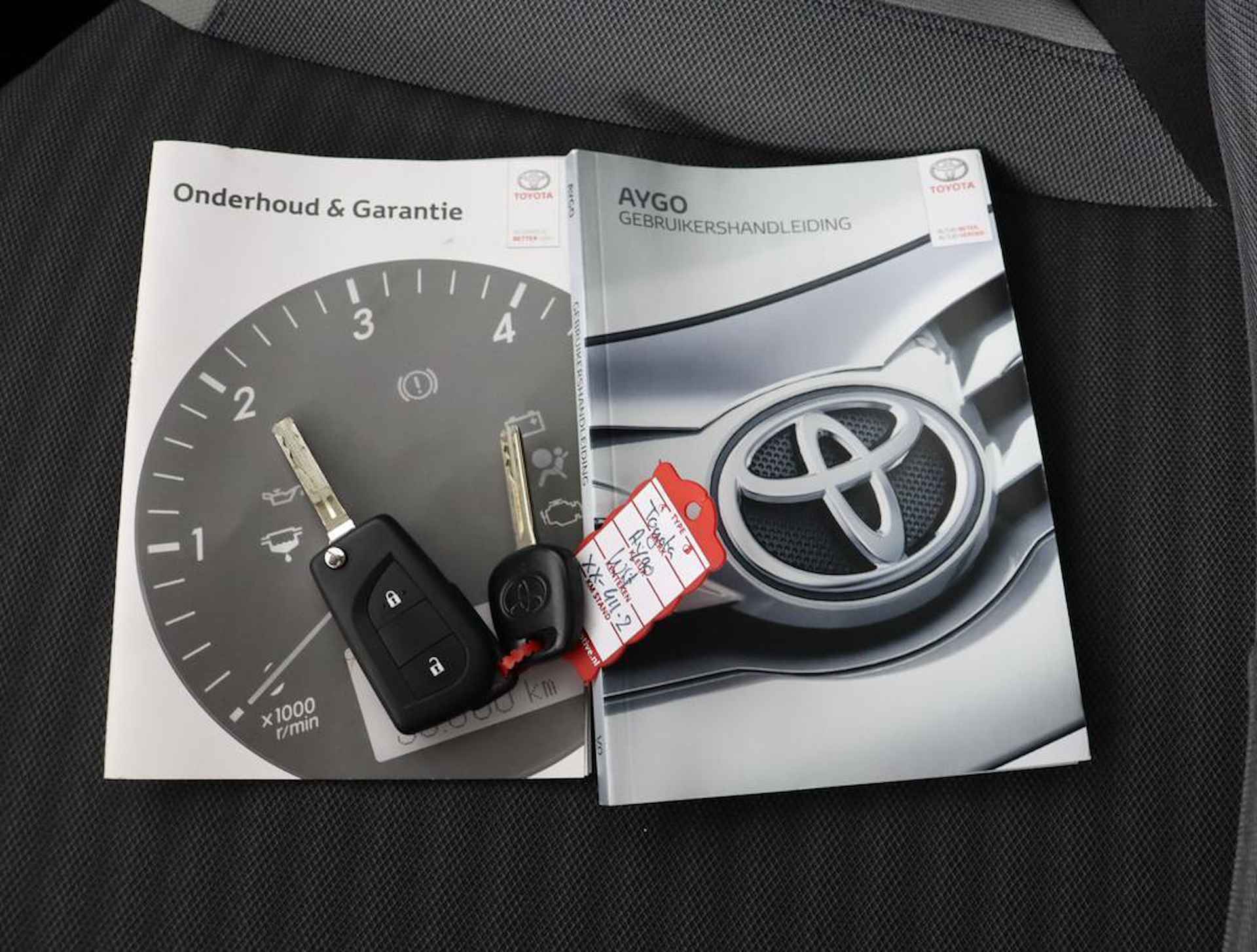 Toyota Aygo 1.0 VVT-i x-joy | Airconditioning | Centrale deurvergrendeling op afstand | NAP | - 11/49