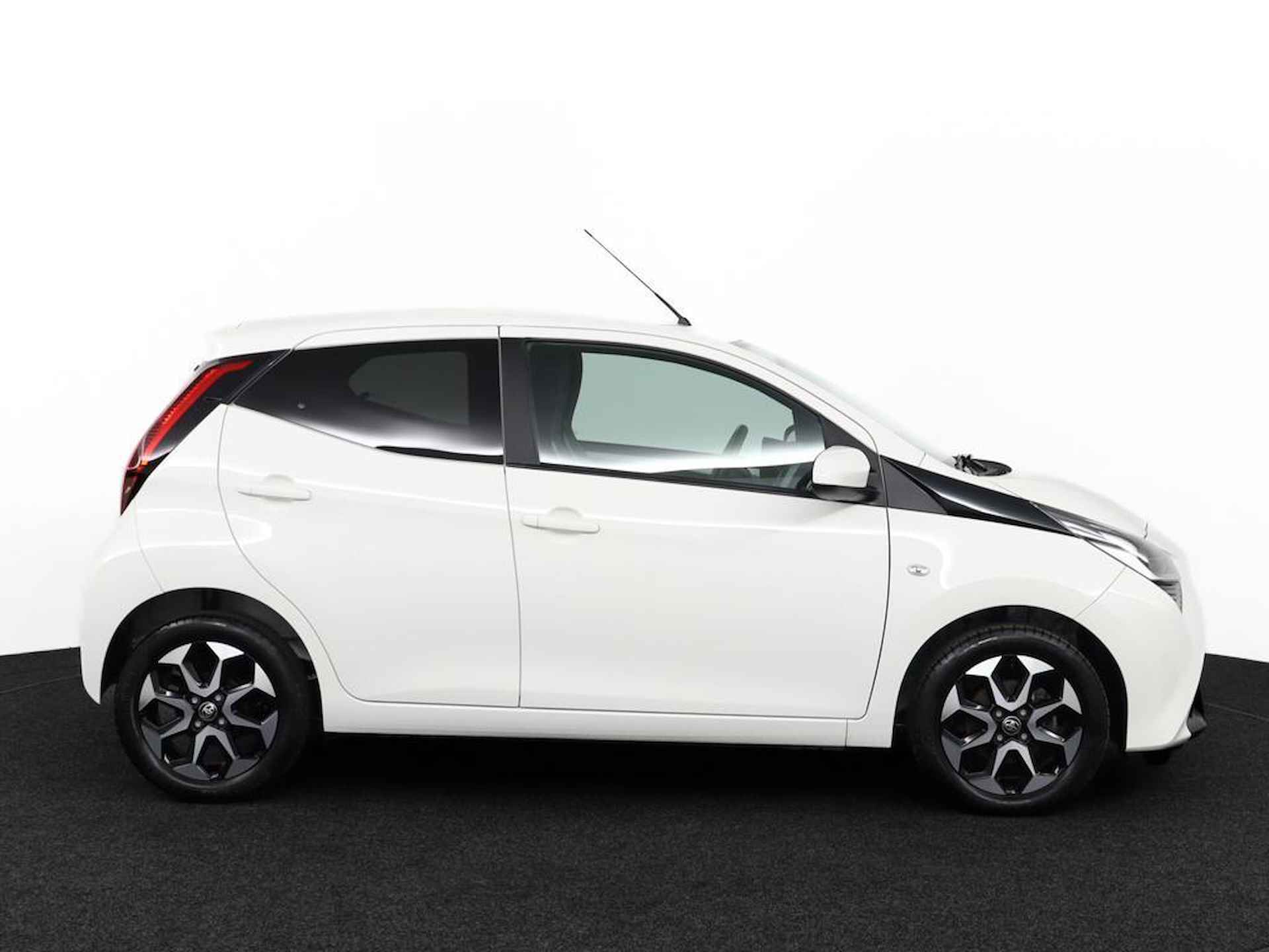 Toyota Aygo 1.0 VVT-i x-joy | Airconditioning | Centrale deurvergrendeling op afstand | NAP | - 13/49