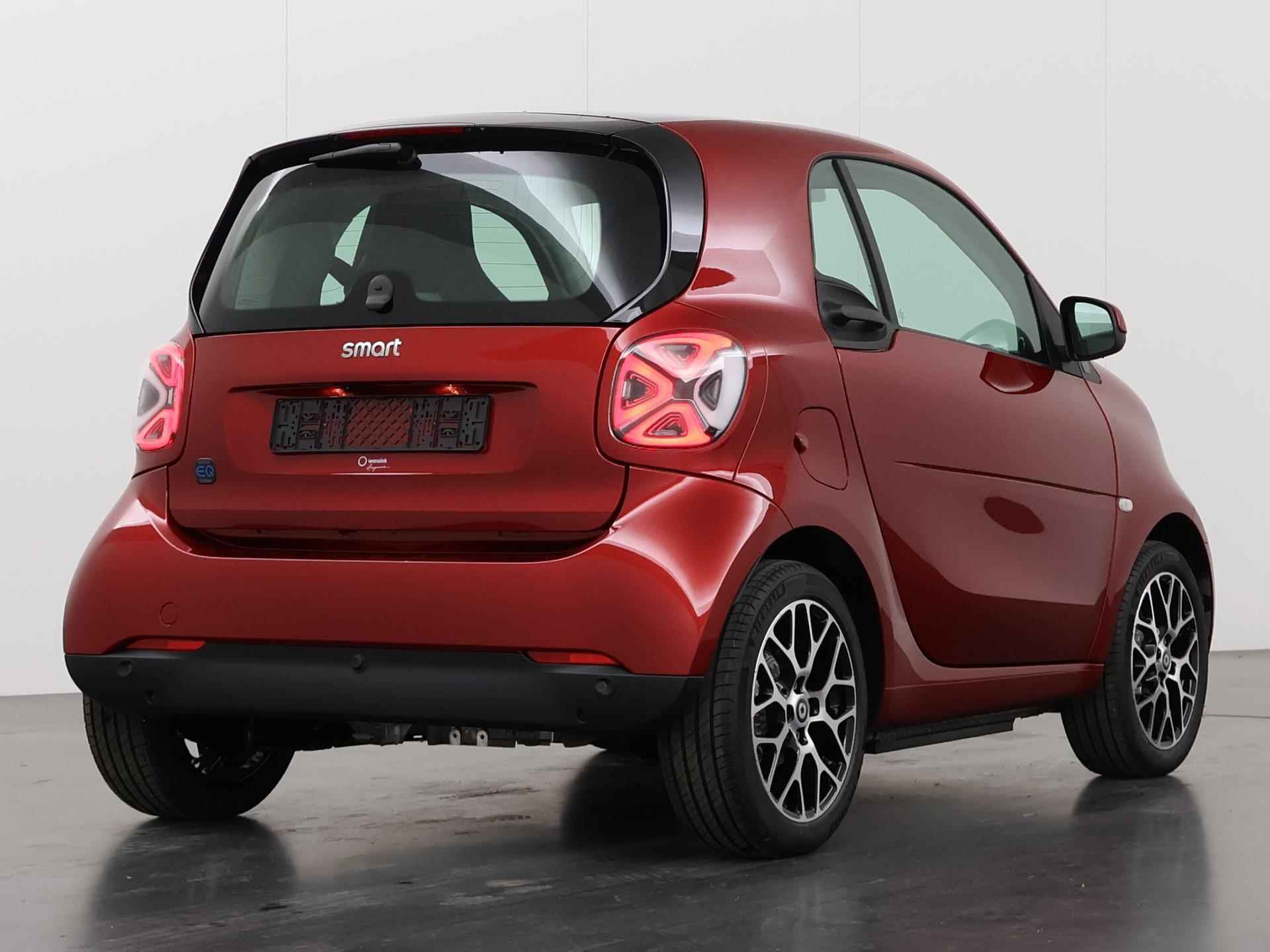 Smart fortwo EQ comfort plus EQ Comfort PLUS | Bodypanels in carmine RED (metallic) - 3/38