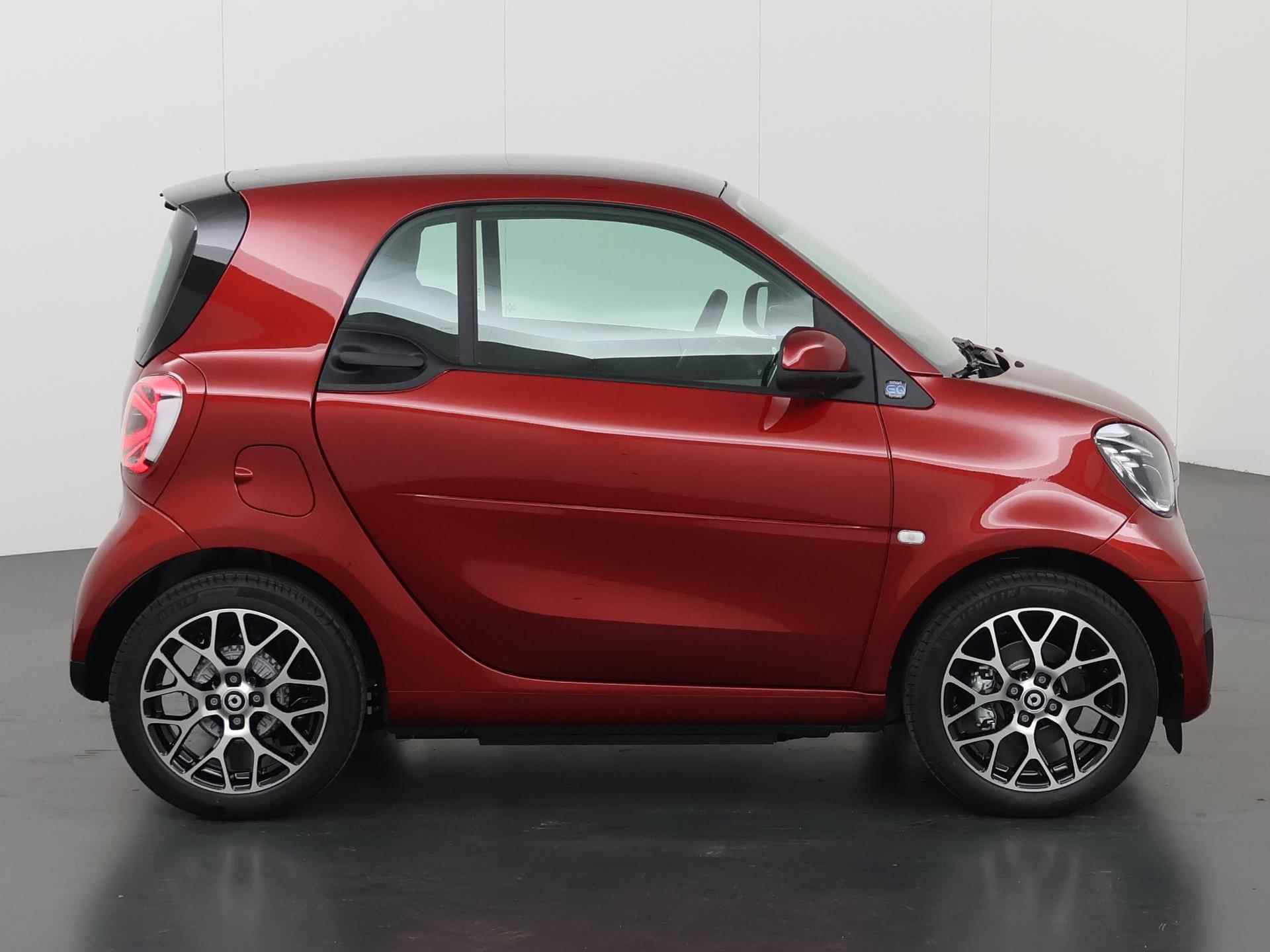 Smart fortwo EQ comfort plus EQ Comfort PLUS | Bodypanels in carmine RED (metallic) - 7/38