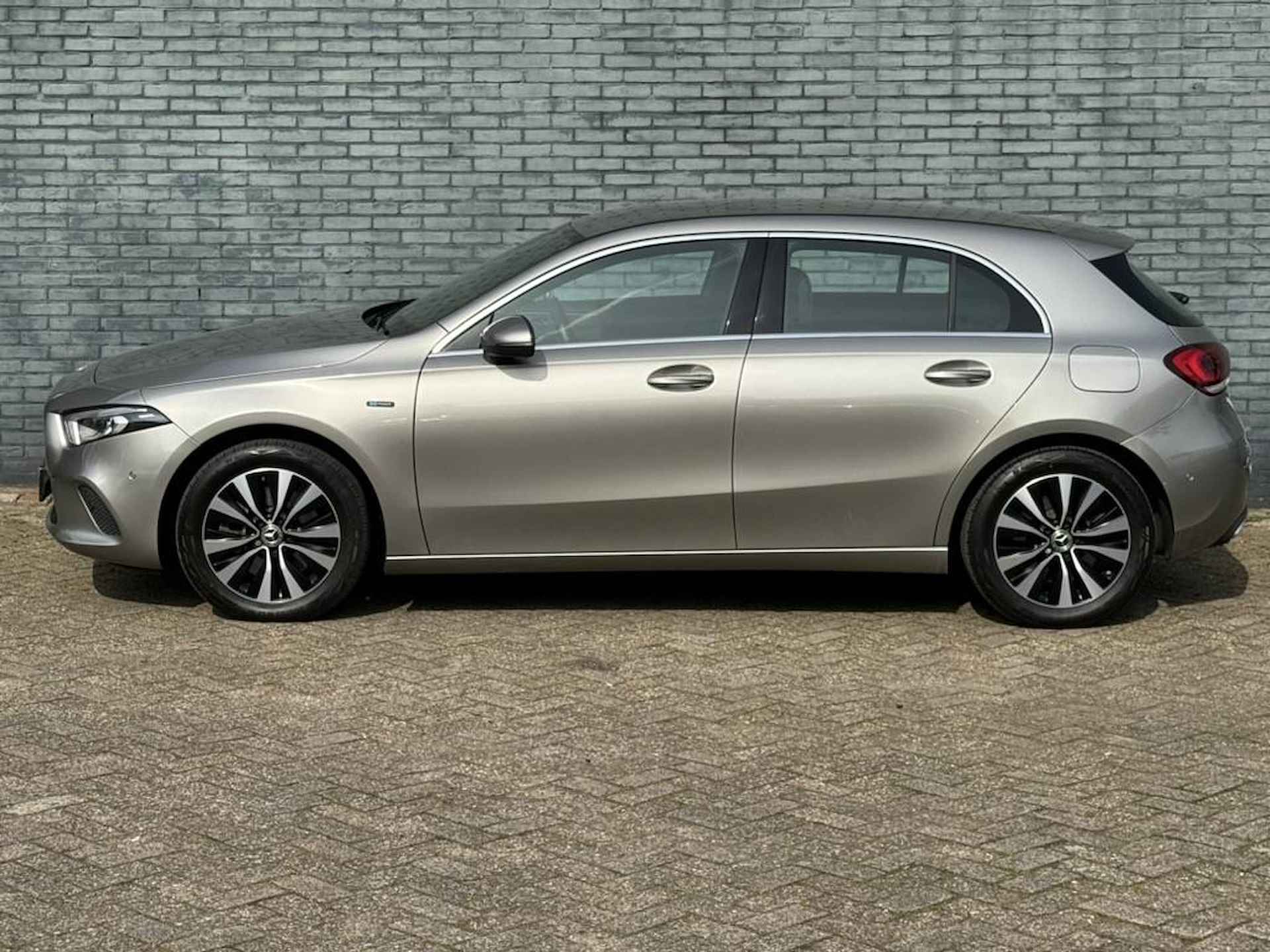 Mercedes-Benz A-klasse 250 e Premium I INCL. € 850,00 AFL.KOSTEN + BOVAG GARANTIE - 4/42