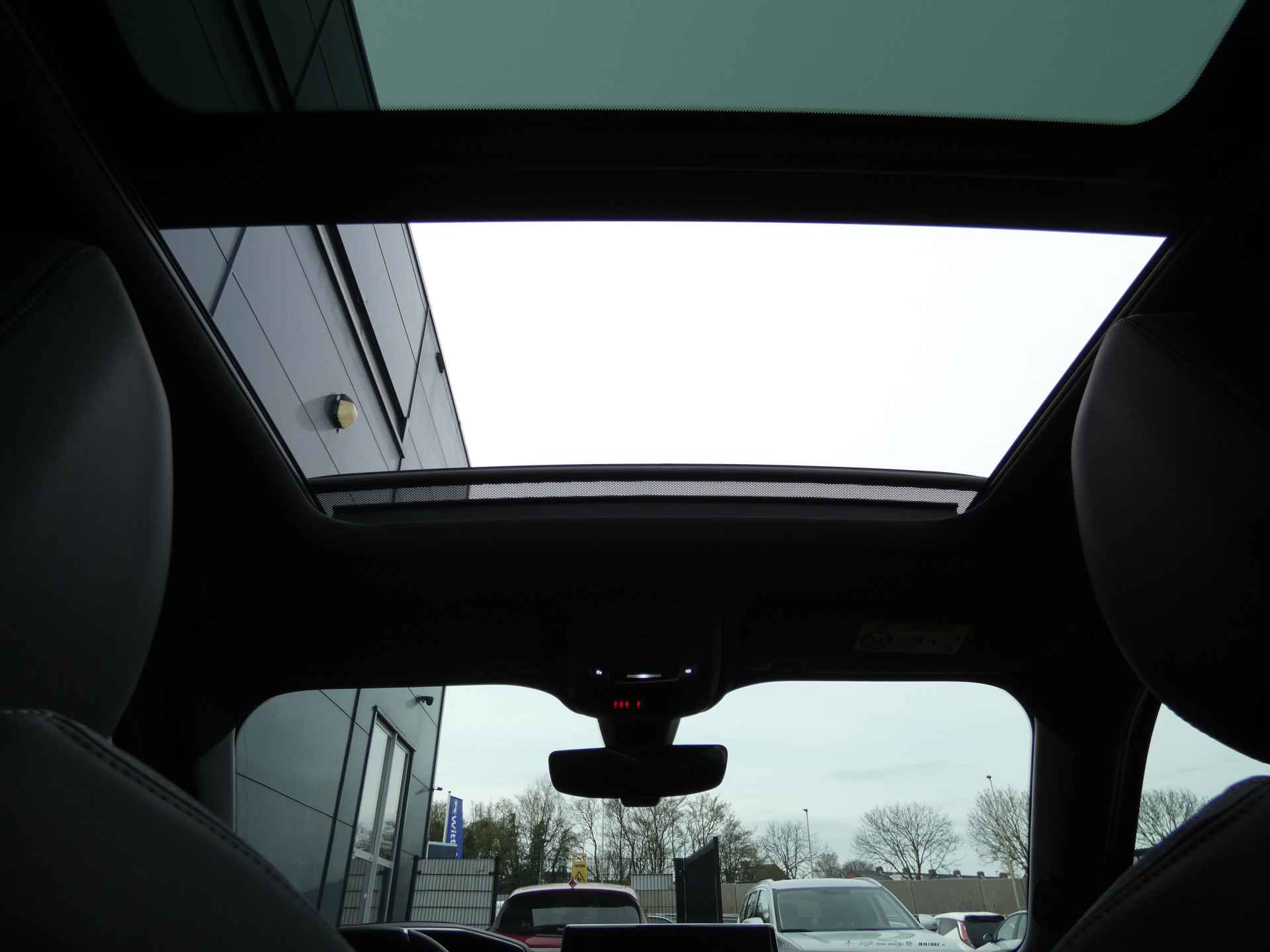 Peugeot 2008 1.2 PureTech GT Pack 155 pk Automaat | Panorama dak | Camera | Navigatie - 28/59