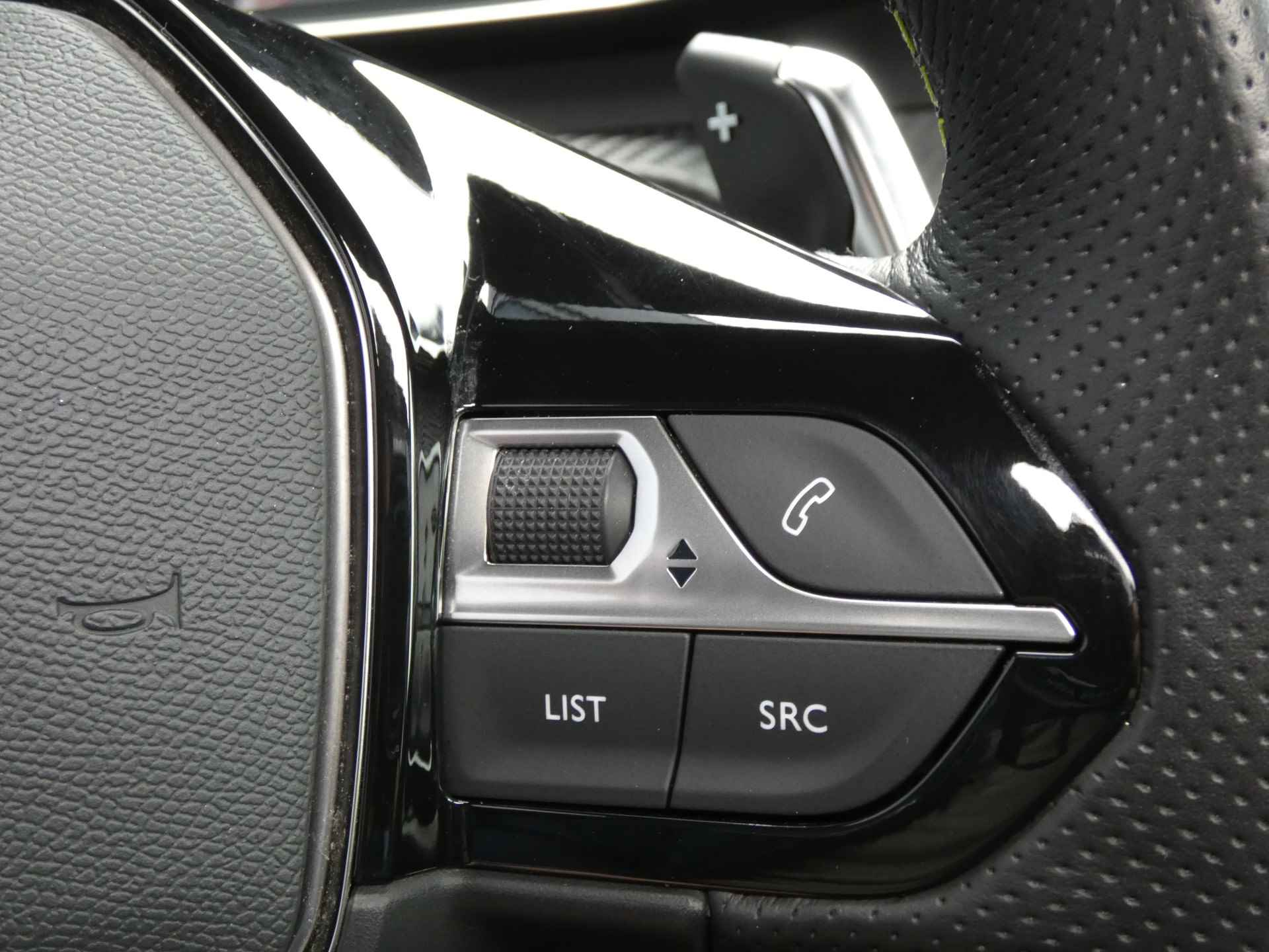 Peugeot 2008 1.2 PureTech GT Pack 155 pk Automaat | Panorama dak | Camera | Navigatie - 33/59