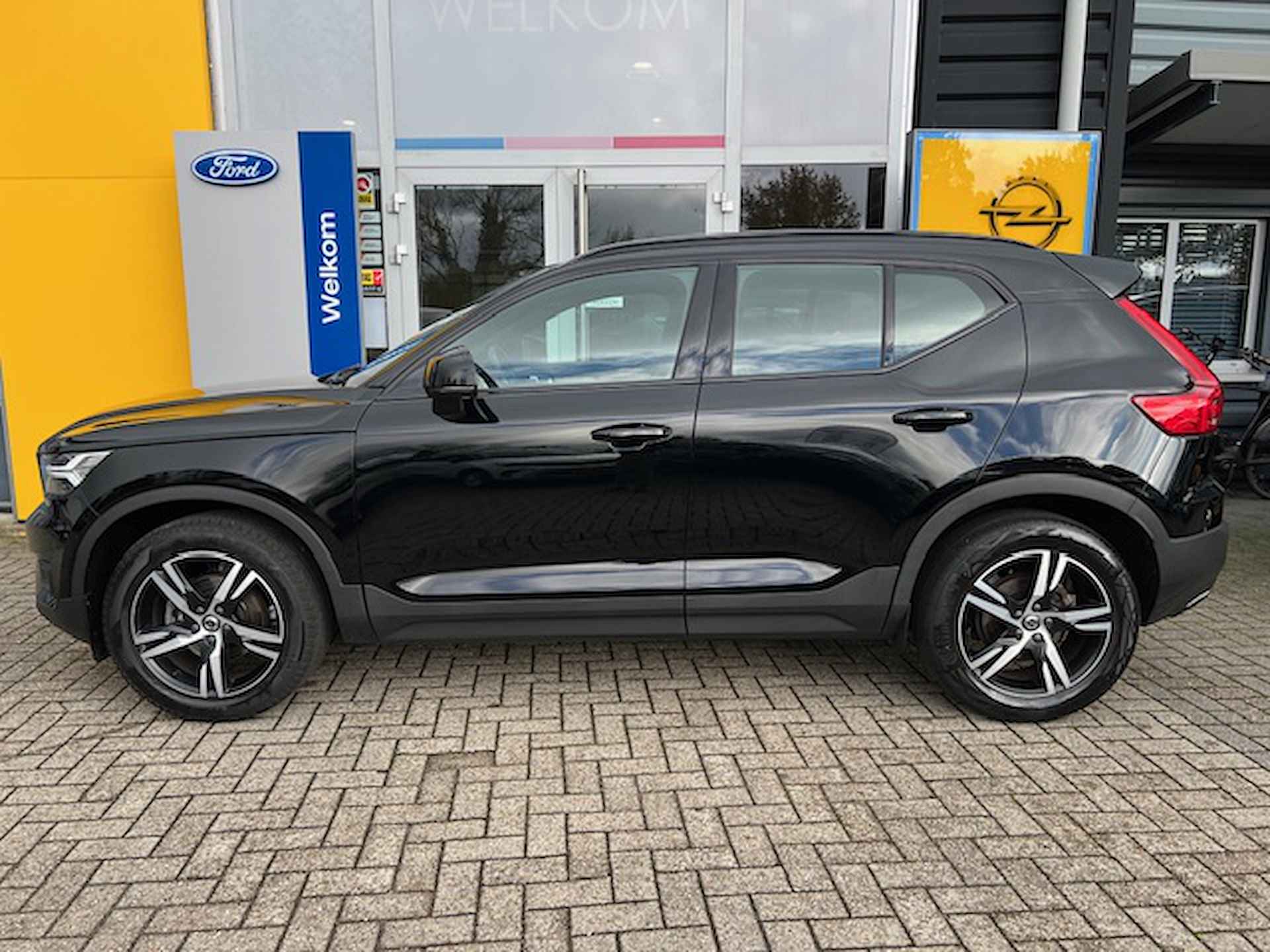 Volvo XC40 R-Design T3 164PK | WEGKL. TREKHAAK| ADAPTIVE CRUISE CONTROL| STOEL-, STUUR- EN VOORRUITVERWARMING| CAMERA| PARKEERSENSOREN V+A| - 4/37